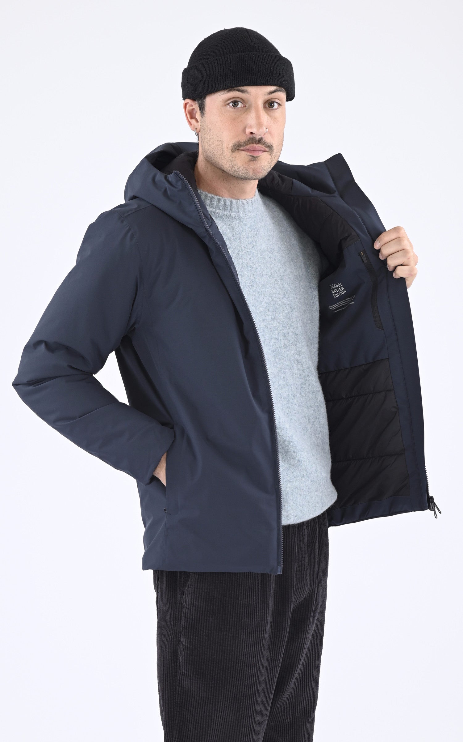 A "NIMBUS" Bleu Marine Scandinavian Edition Blouson Homme interior photo