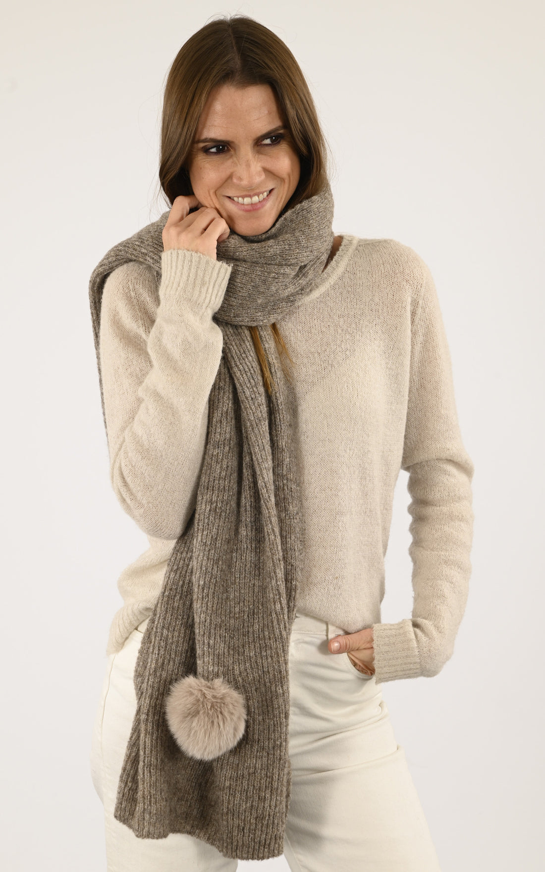 A "428/16" Taupe Lea Clement Echarpe Femme opened photo