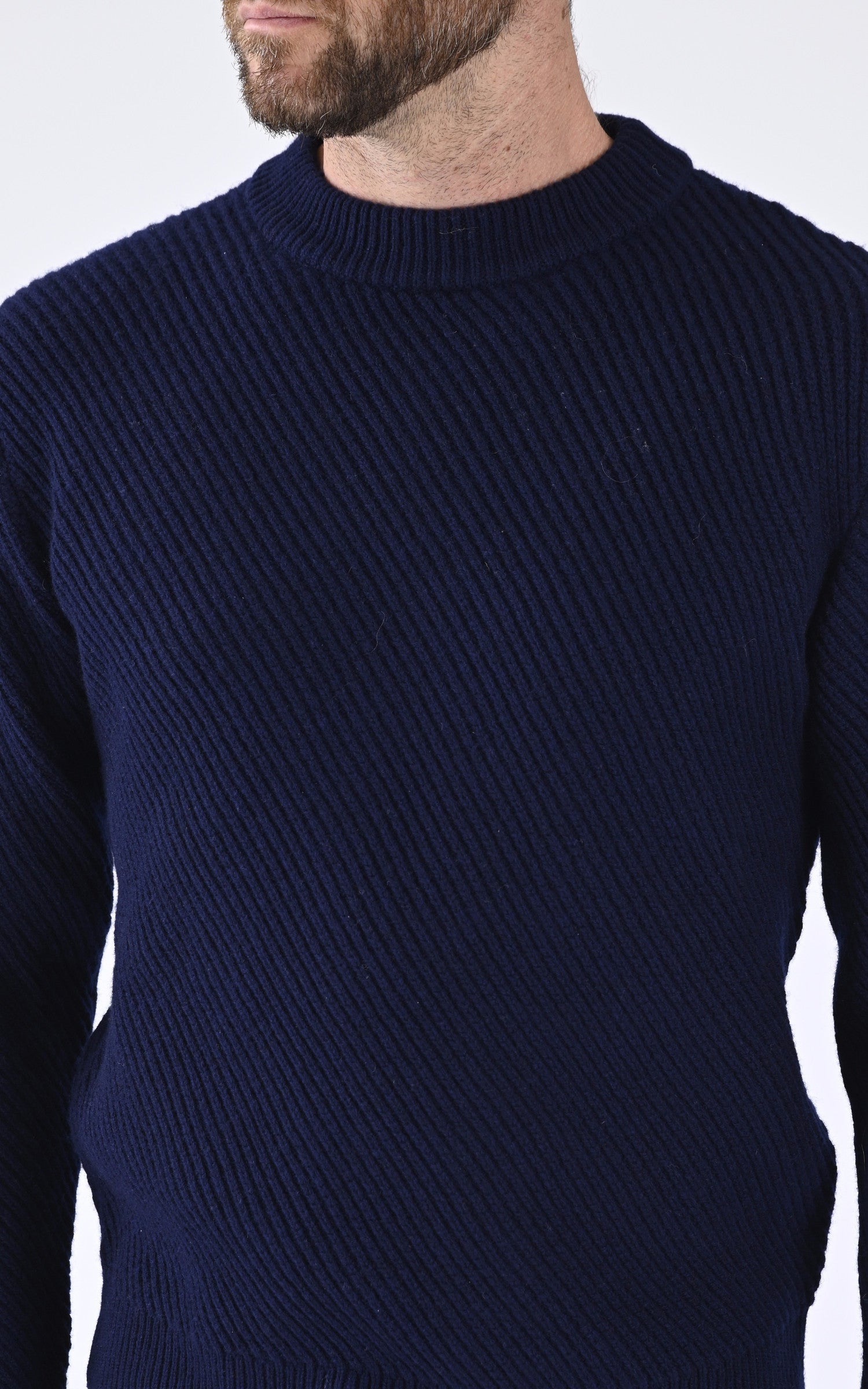 A "COLUMBIA K052MAI22" Bleu Foncé Maison Standards Pull Homme details photo
