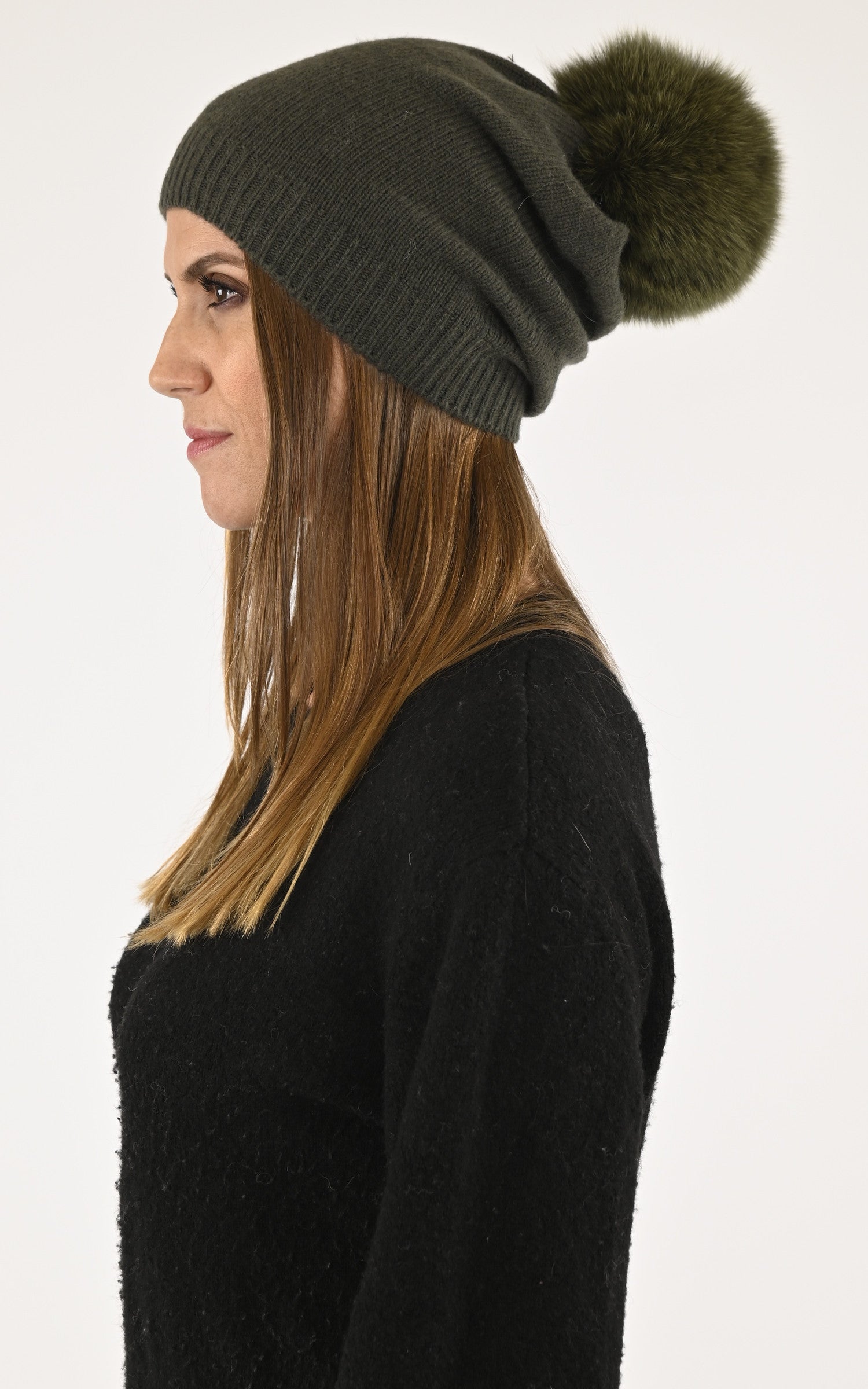 A "540/32" Kaki Lea Clement Bonnet Femme closed photo