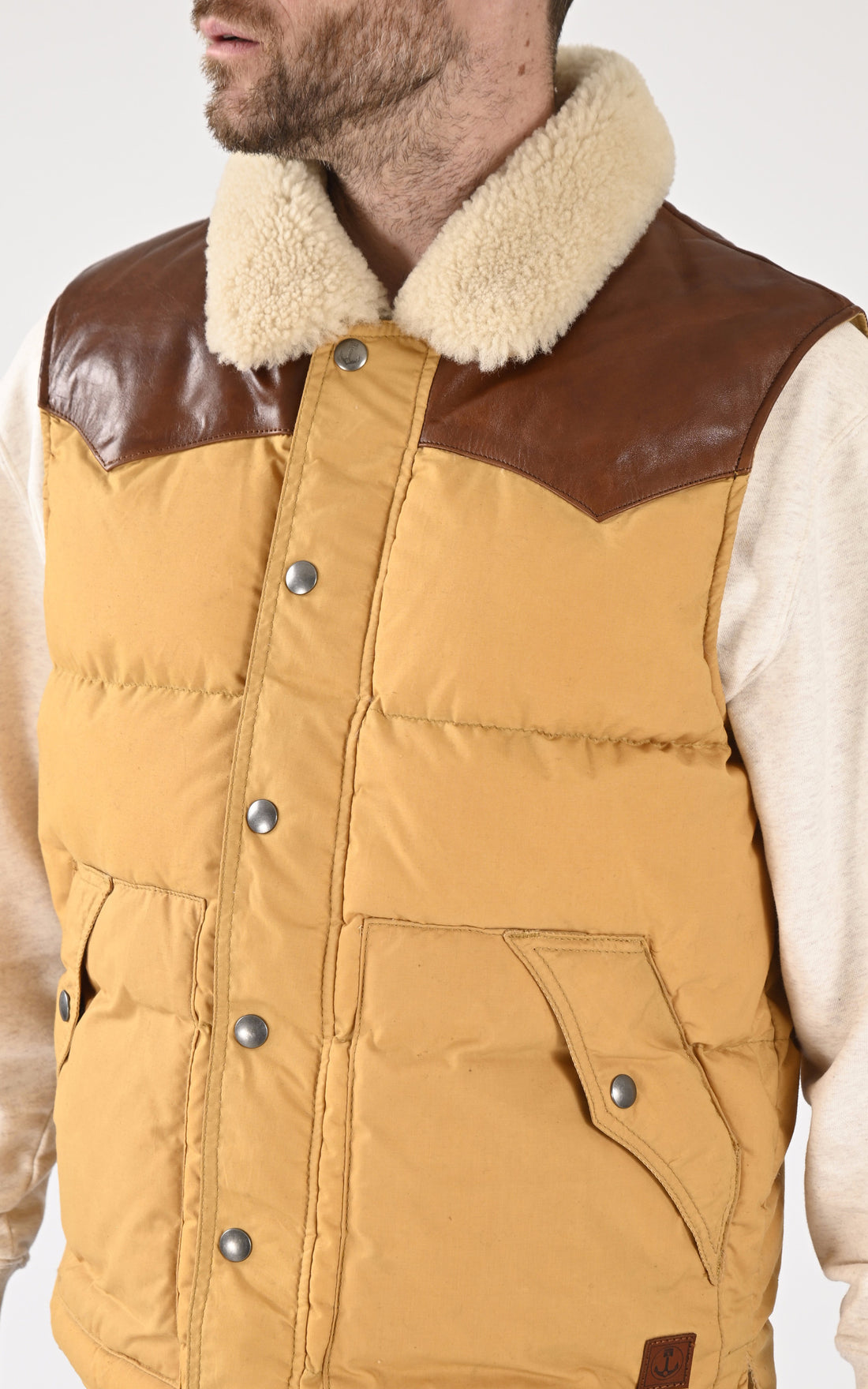 A "BASIN 102095" Jaune Iron&Resin Gilet Homme opened photo