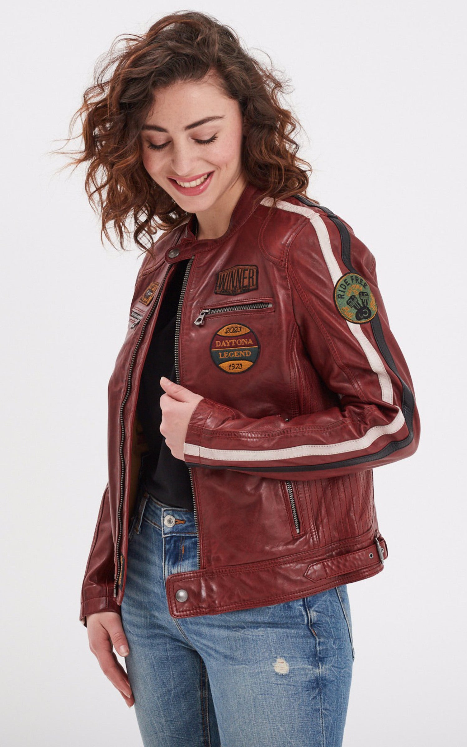 A "WARTBUGY 103546" Bordeaux Rose Garden Blouson Femme closed photo