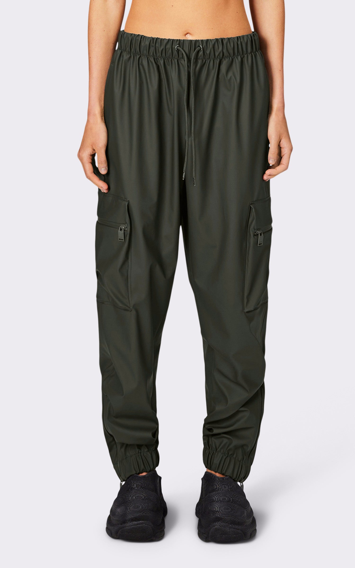 A "18850 PANTS CARGO REGULAR" Vert Rains Pantalon Femme opened photo