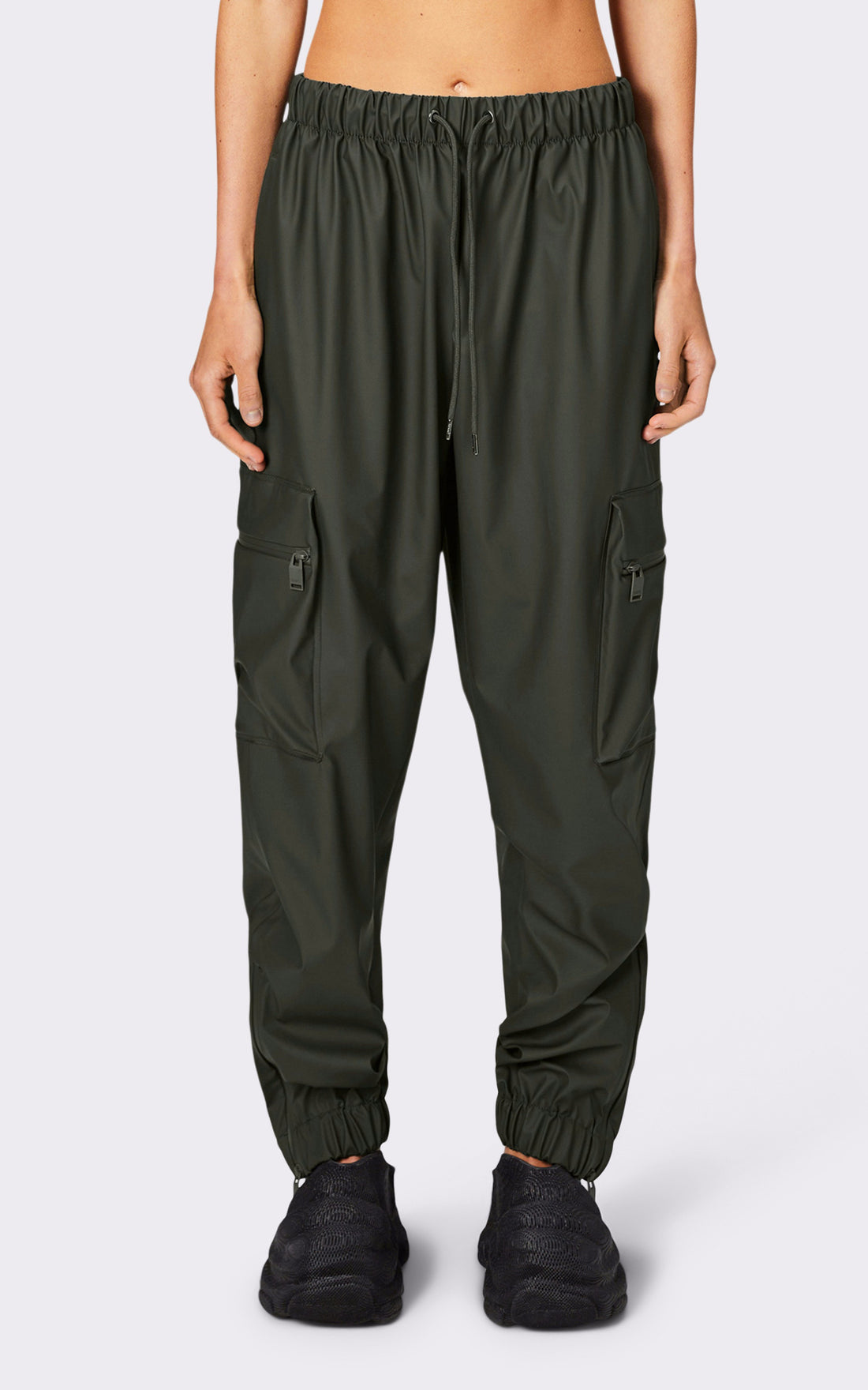 A "18850 PANTS CARGO REGULAR" Vert Rains Pantalon Femme details photo