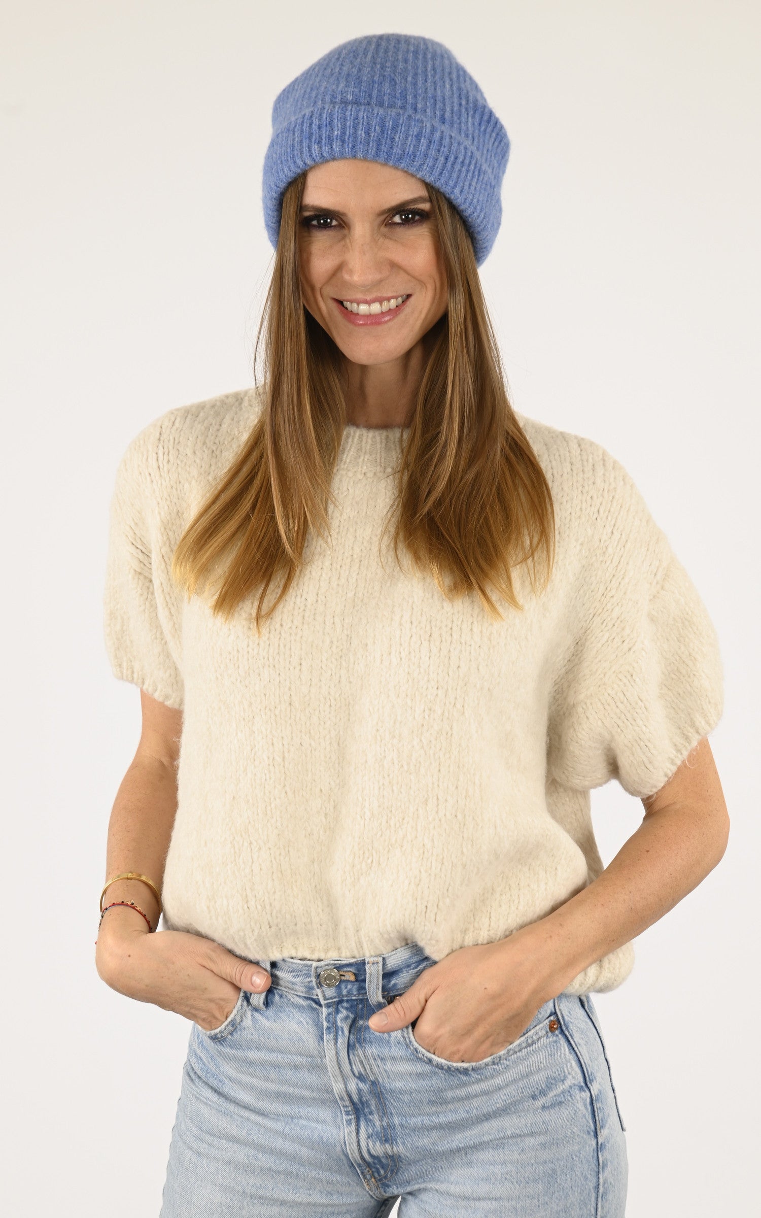 A "428/145" Bleu Lea Clement Bonnet Femme opened photo