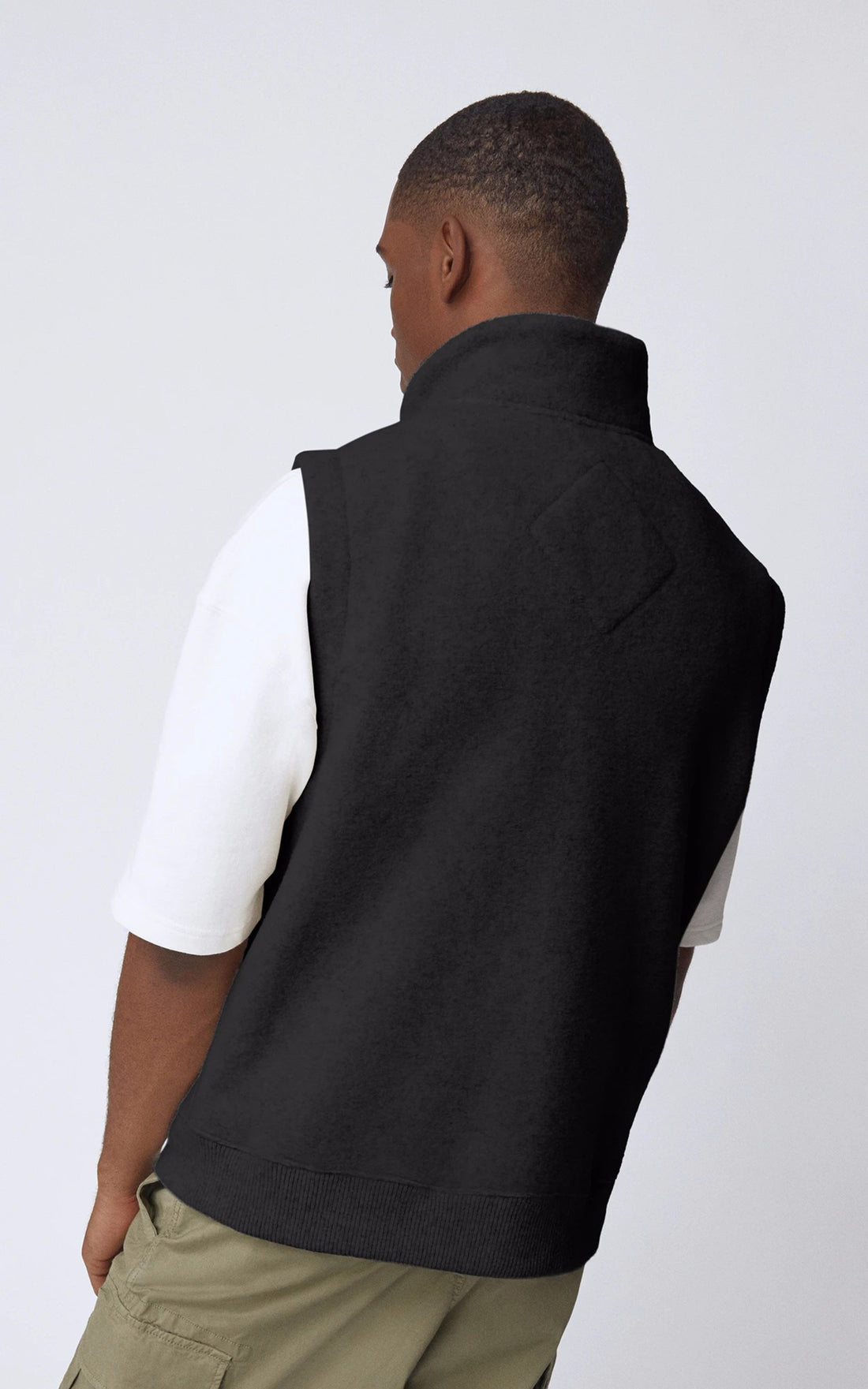 A "MERSEY 7052M" Noir Canada Goose Gilet Homme opened photo