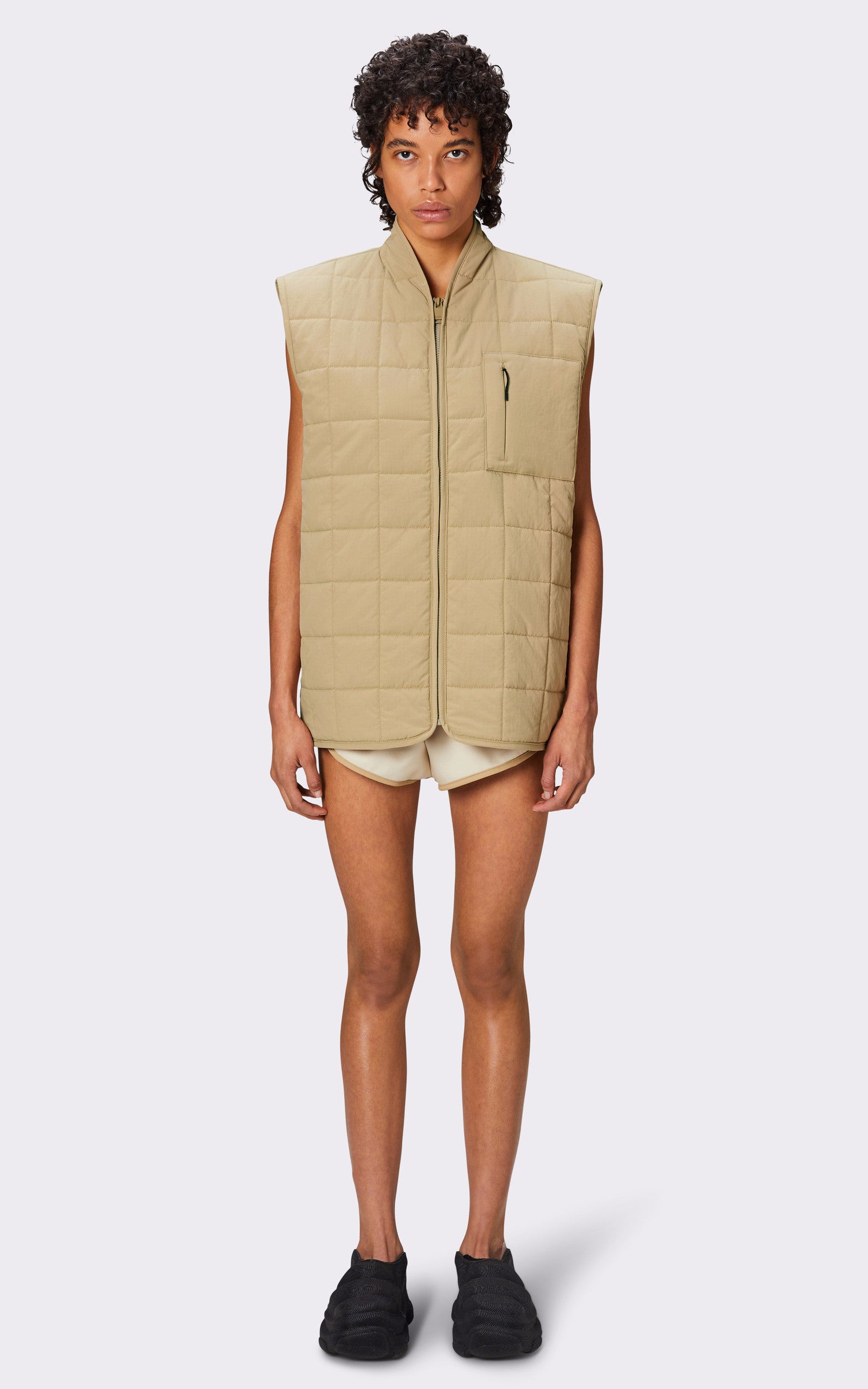 A "19410 GIRON" Beige Rains Gilet Mixte closed photo