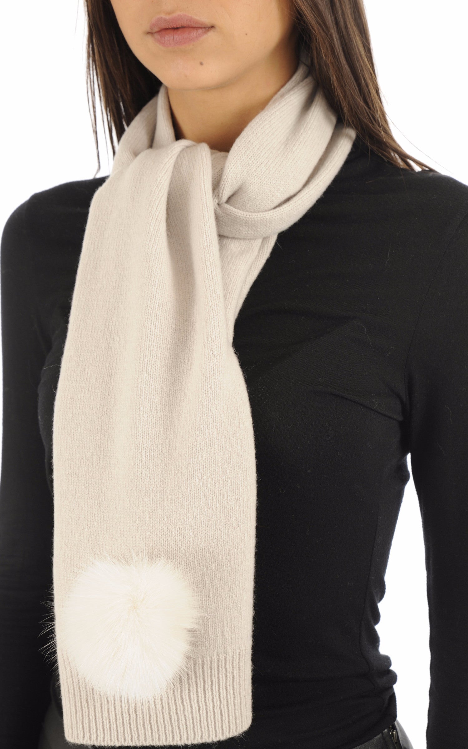 A "540/10" Blanc Cassé Lea Clement Echarpe Femme details photo