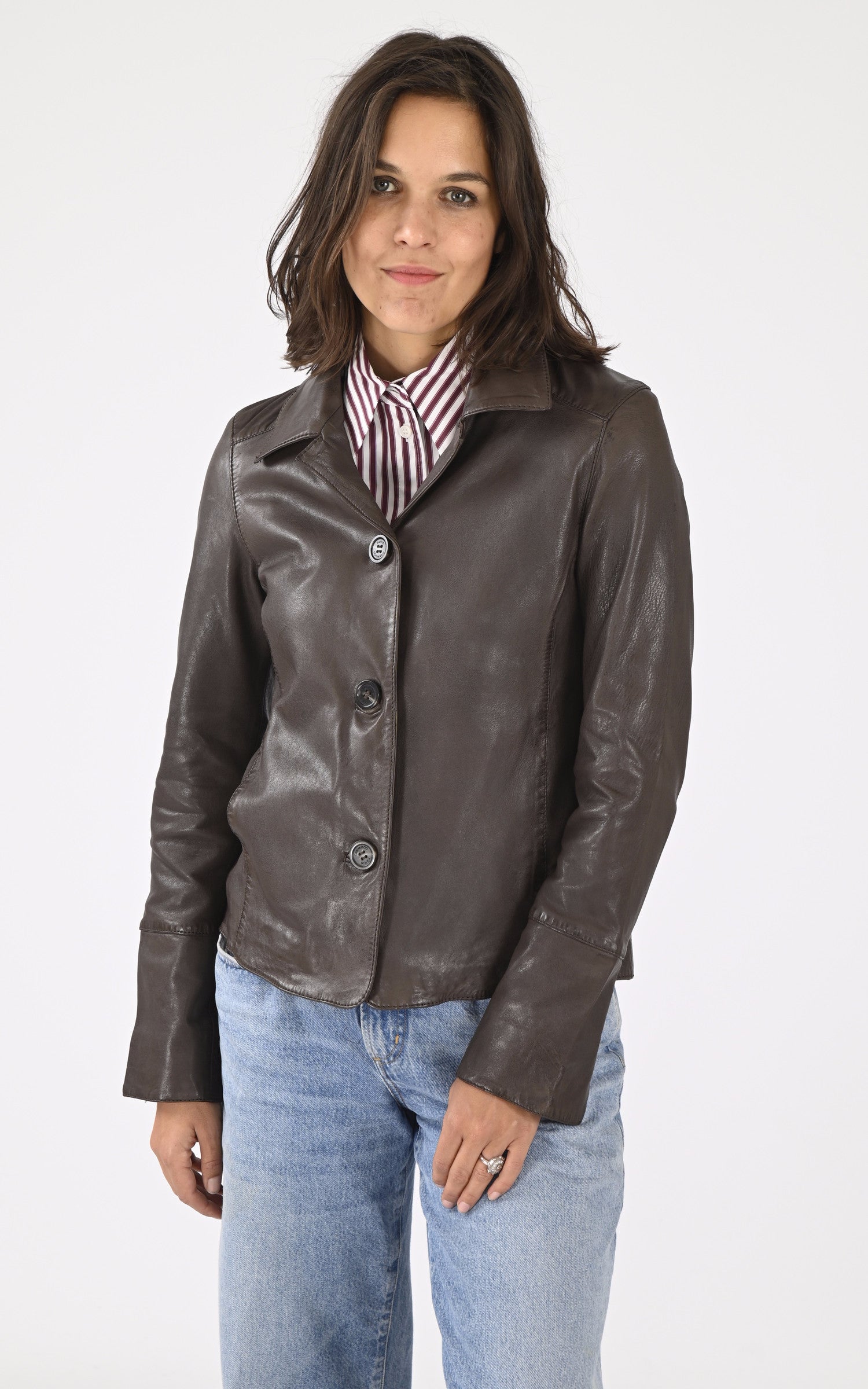 A "LEXIA 64966" Marron Oakwood Veste Femme closed photo
