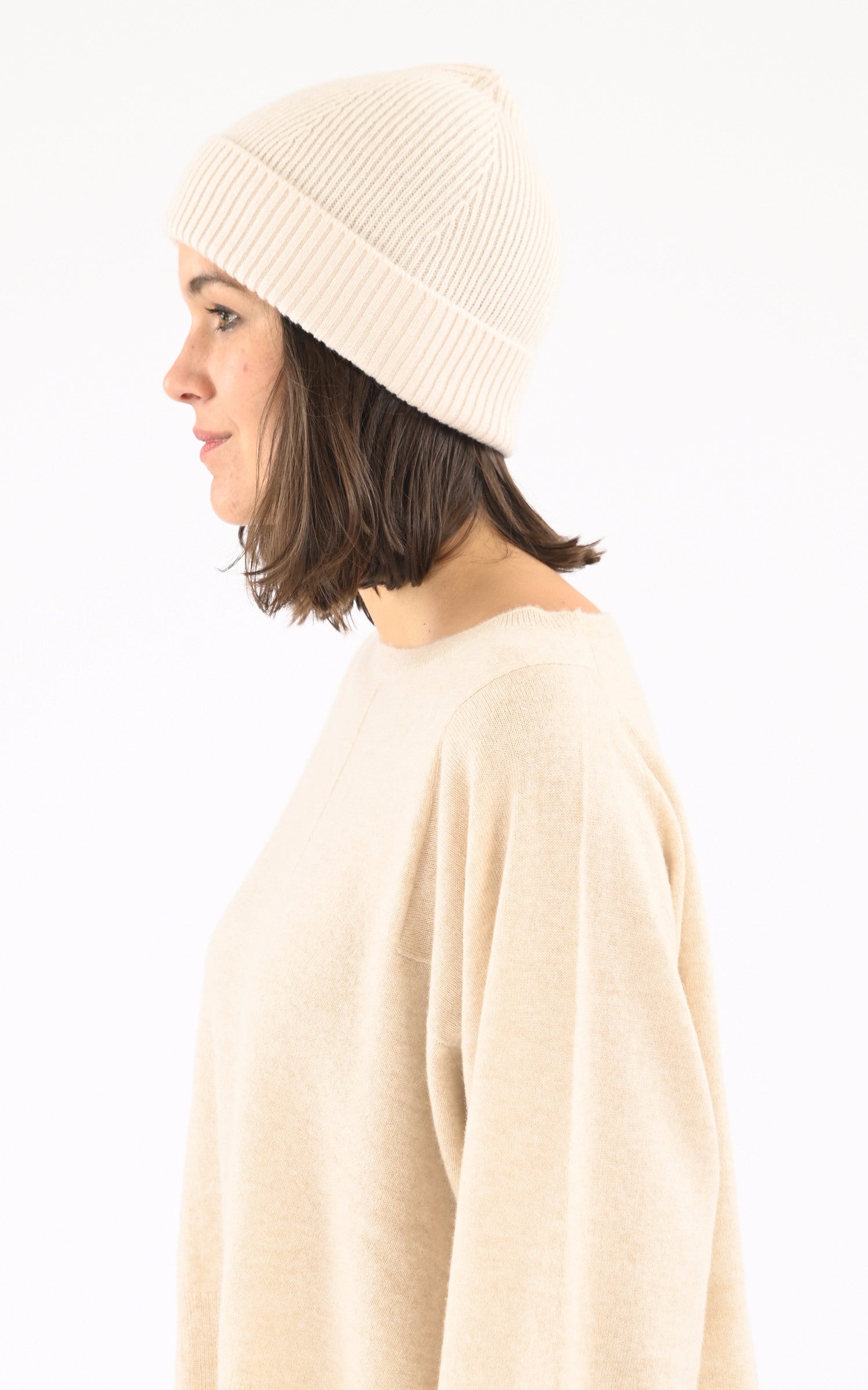 A "BART 64513" Beige Oakwood Bonnet Femme closed photo