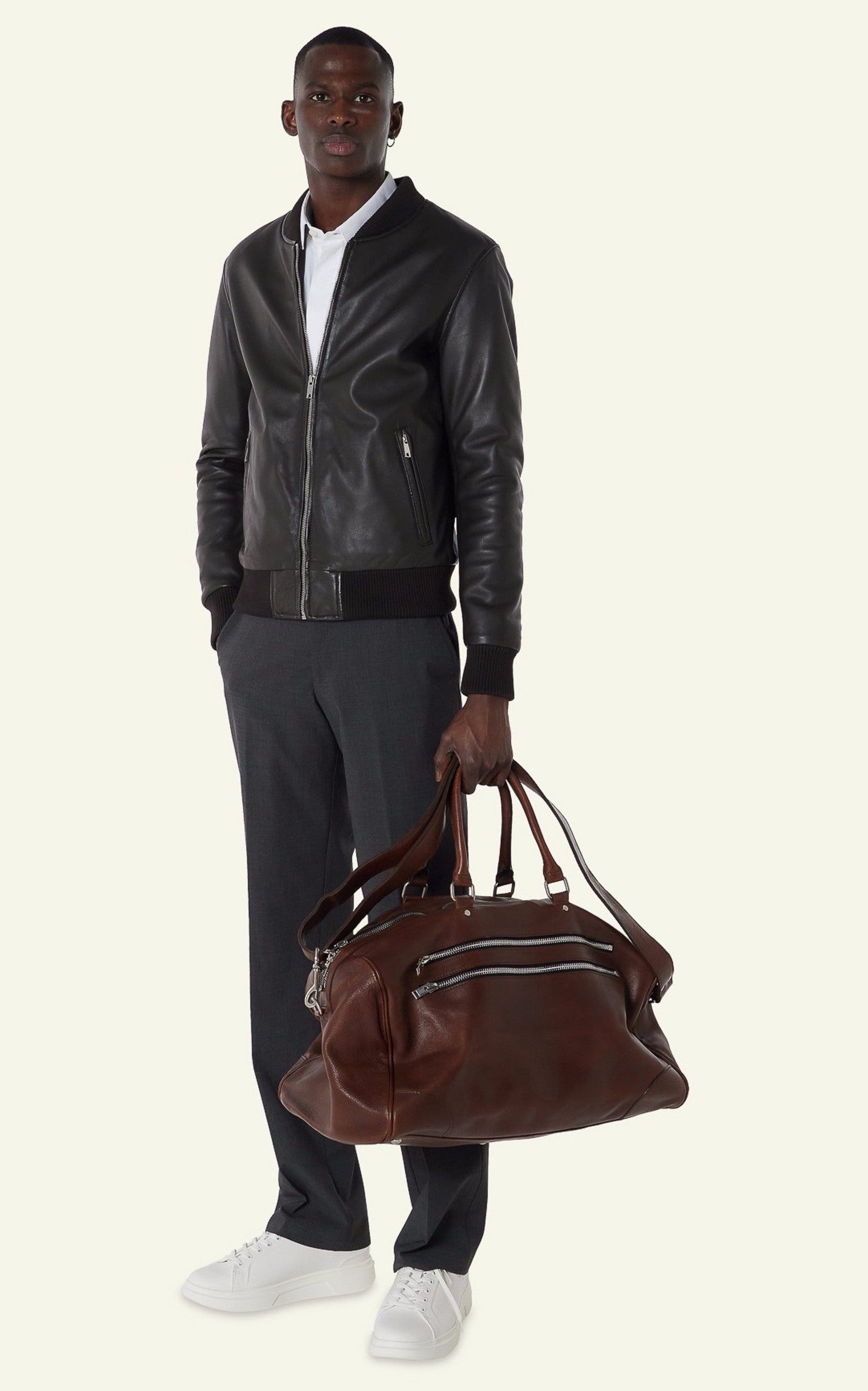 A "SP01" Marron & Blanc Serge Pariente Sac Homme closed photo
