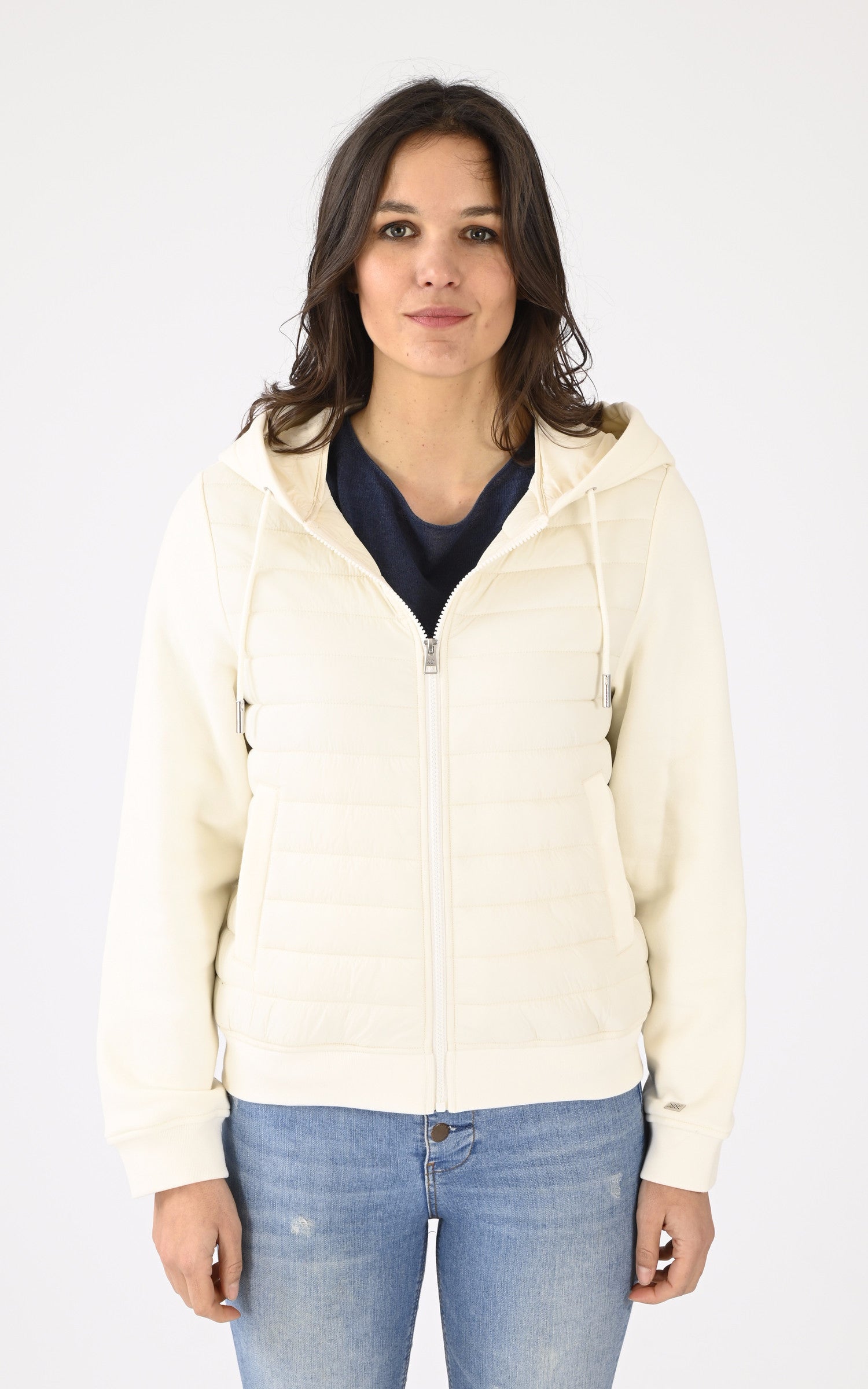 A "LUCINDA" Crème Soia & Kyo Gilet Femme closed photo