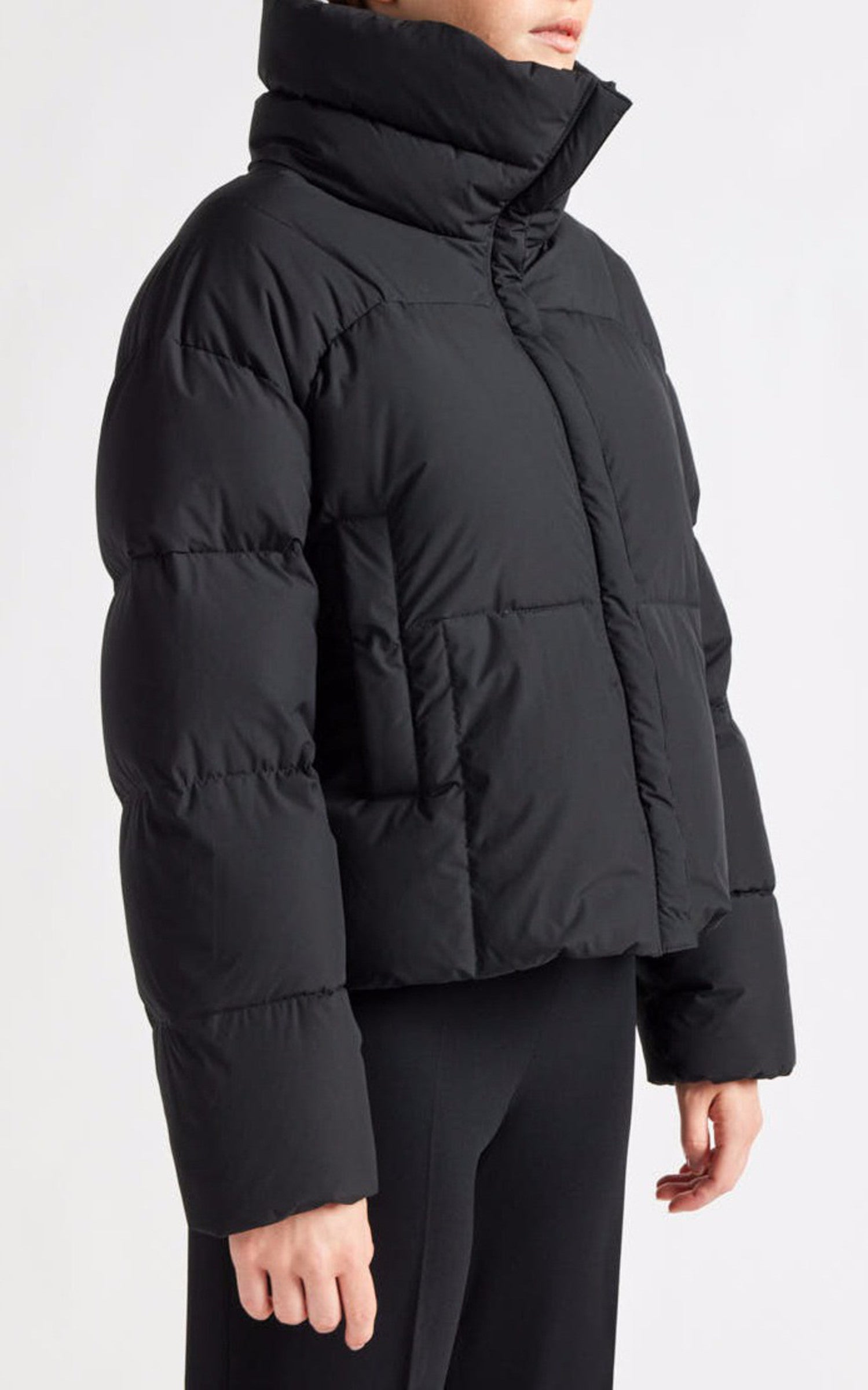 A "HARMONIE CROP" Noir Pyrenex Bl Doudoune Femme closed photo