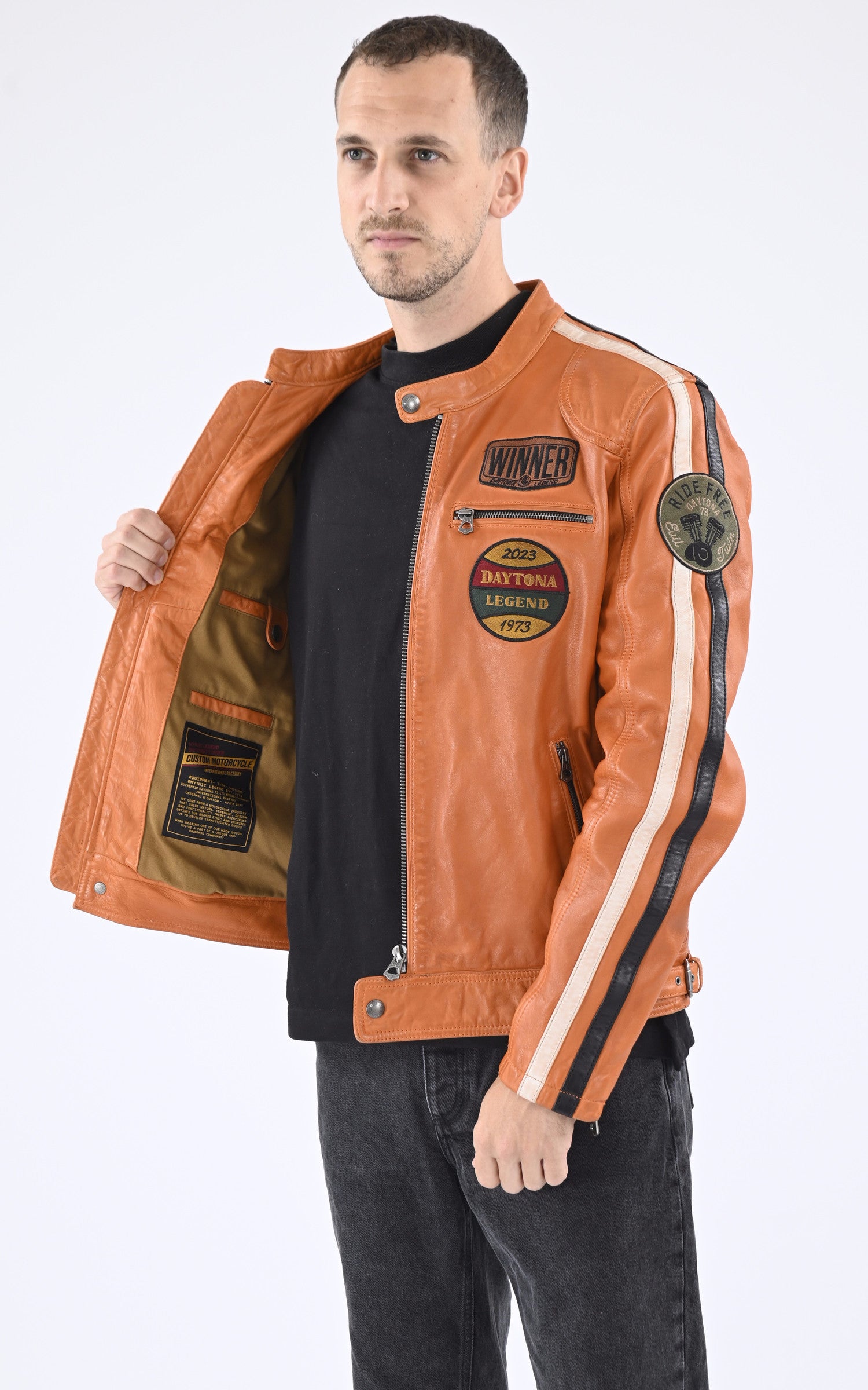 A "WARTBURG 102832" Orange Daytona 73 Blouson Homme interior photo