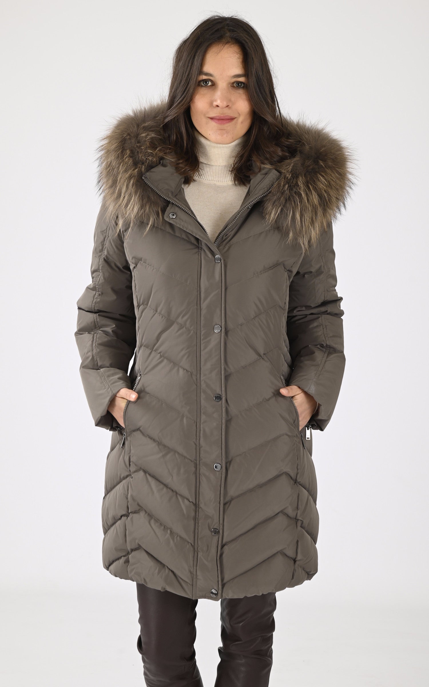 A "JEMMA CONFORT 11579" Taupe Saki 3/4 Doudoune Femme closed photo