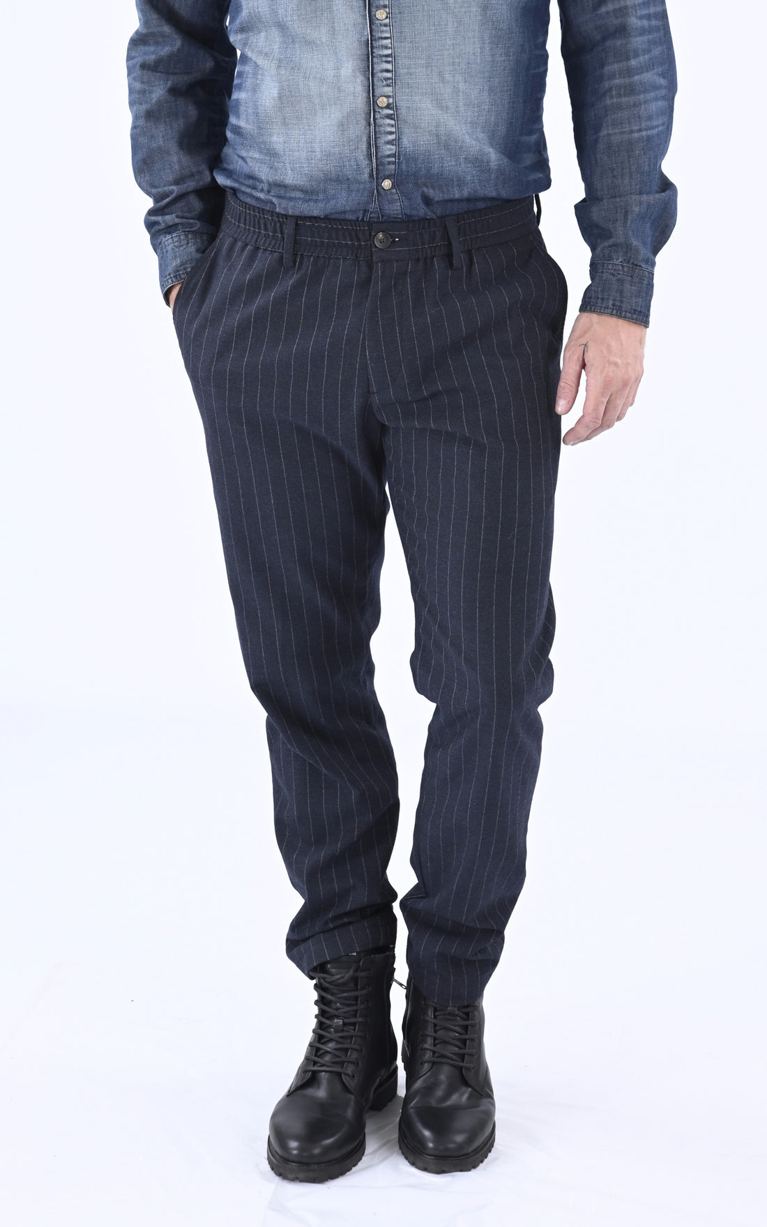 A "24WSU08 571" Gris Foncé Whitesand Pantalon Homme closed photo