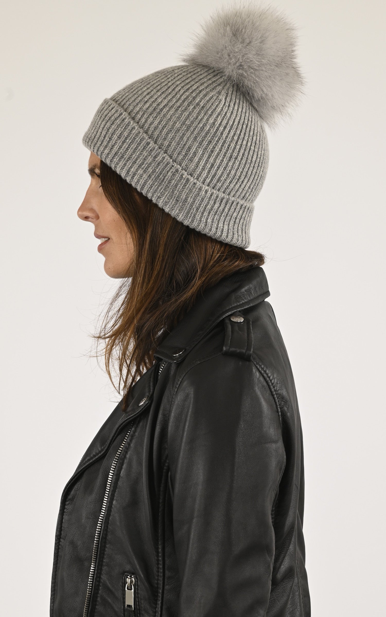 A "540/22" Gris Lea Clement Bonnet Femme closed photo 2