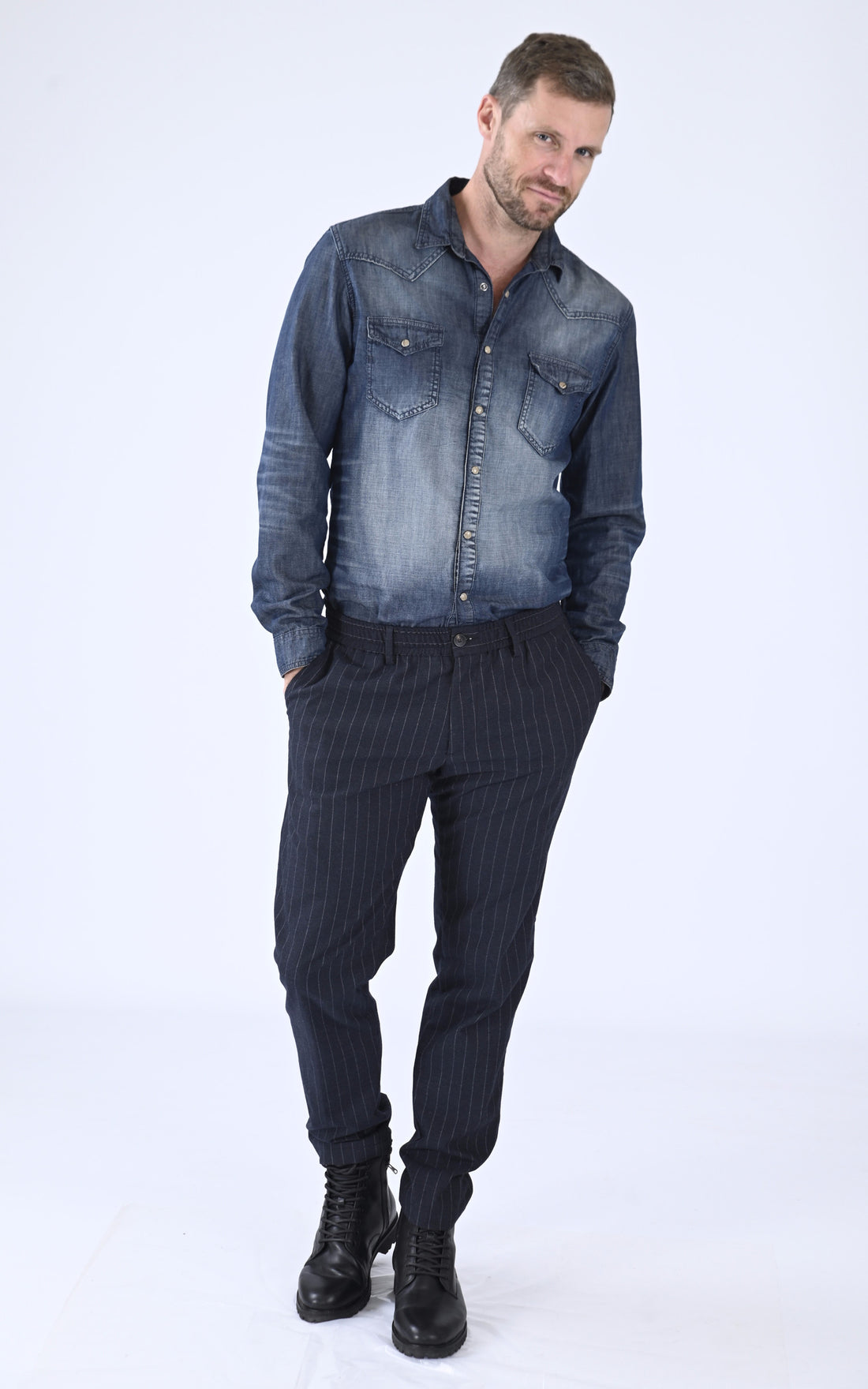 A "24WSU08 571" Gris Foncé Whitesand Pantalon Homme closed photo