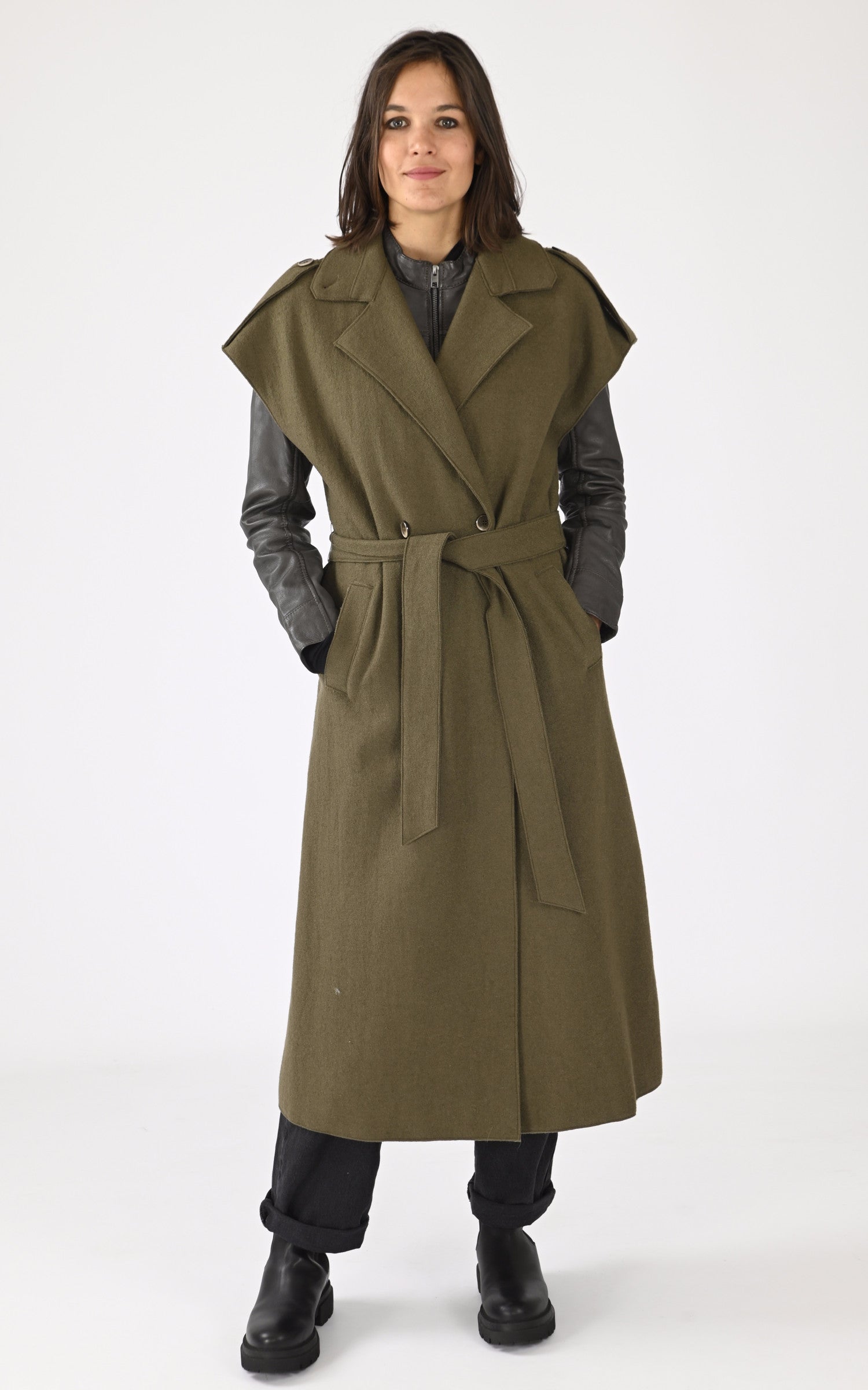A "DONIA 64818" Vert Oakwood Manteau Femme closed photo