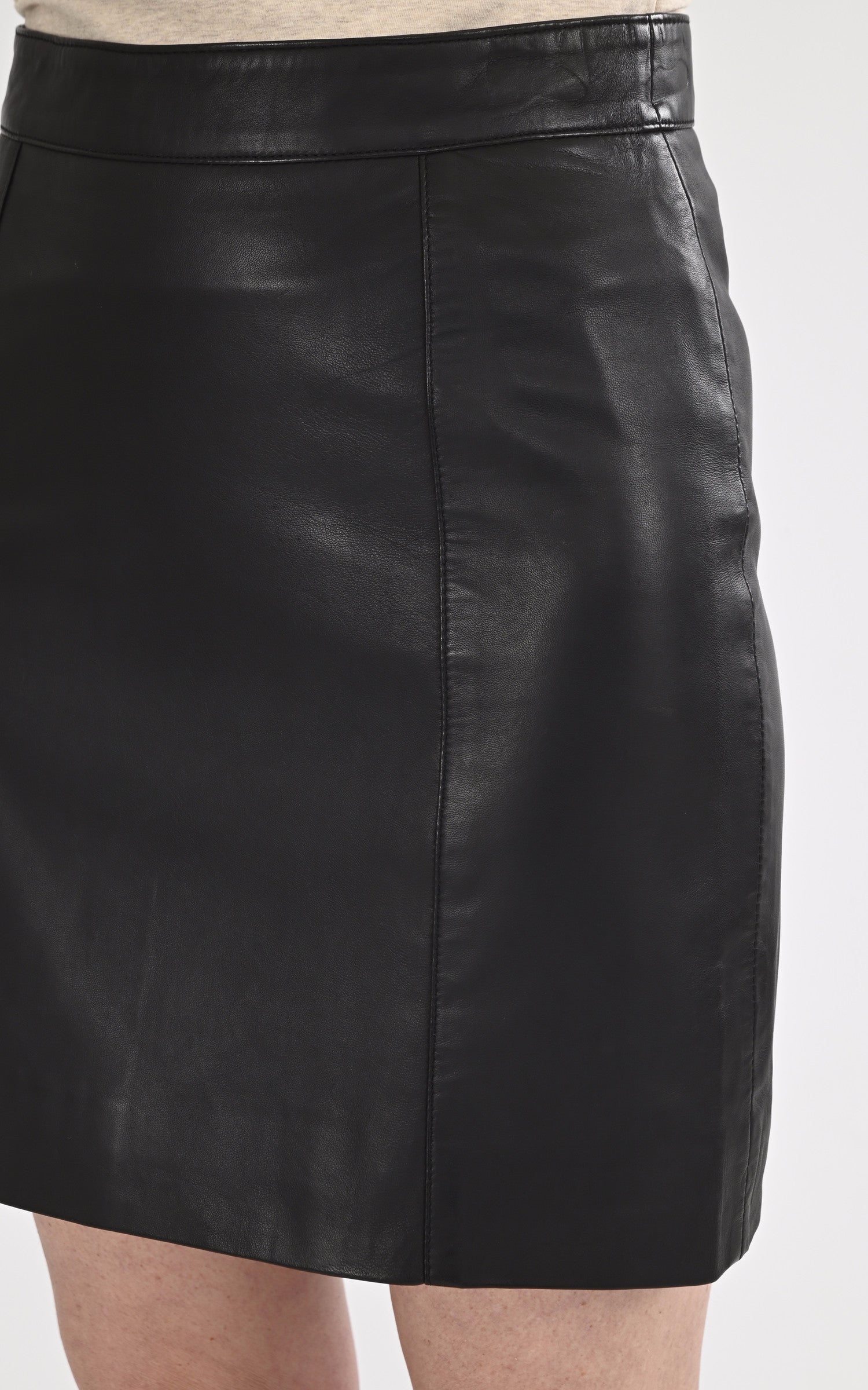 A "KENZANE" Noir Giorgio & Mario Jupe Femme details photo