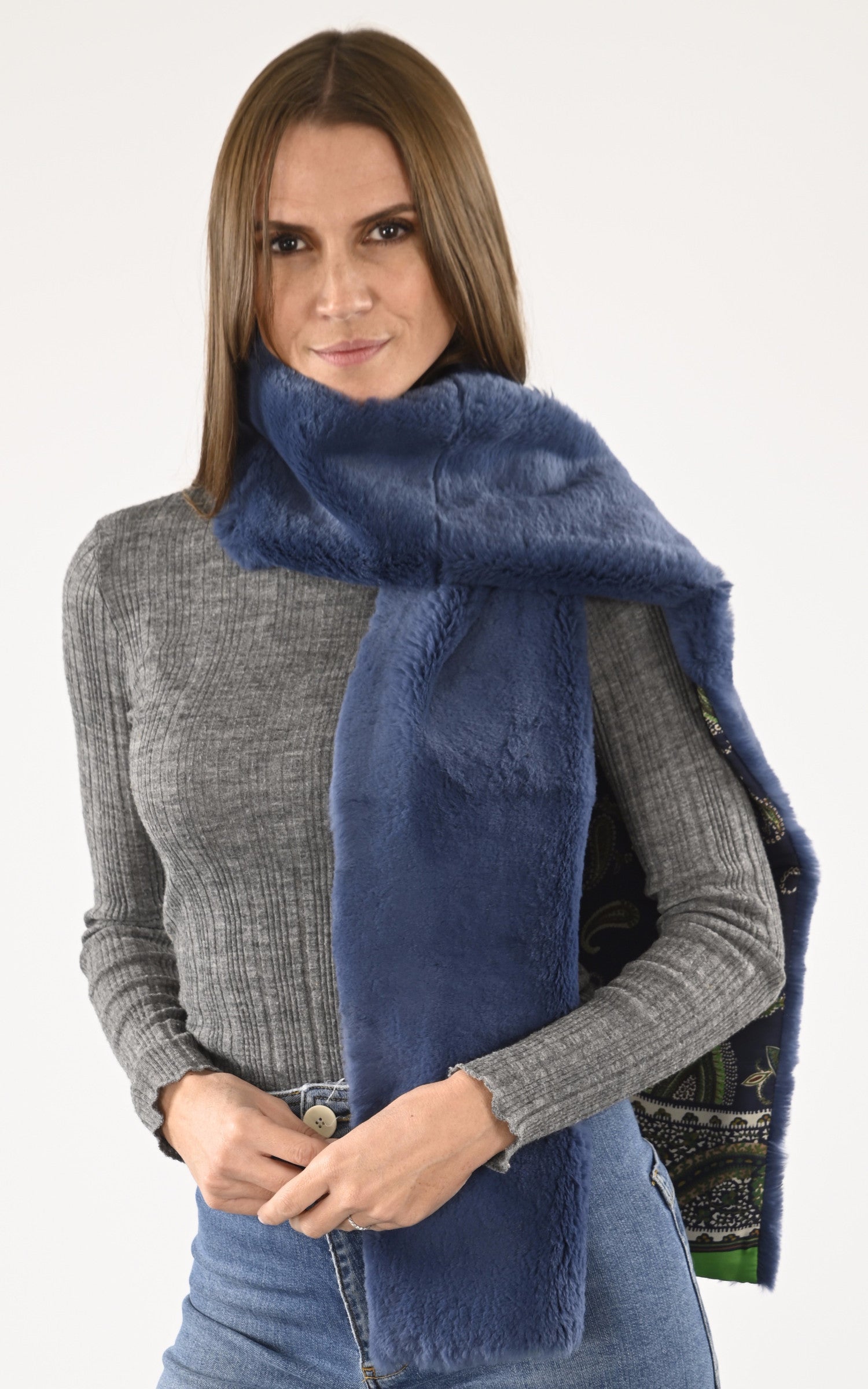 A "120/97" Bleu Lea Clement Echarpe Femme closed photo