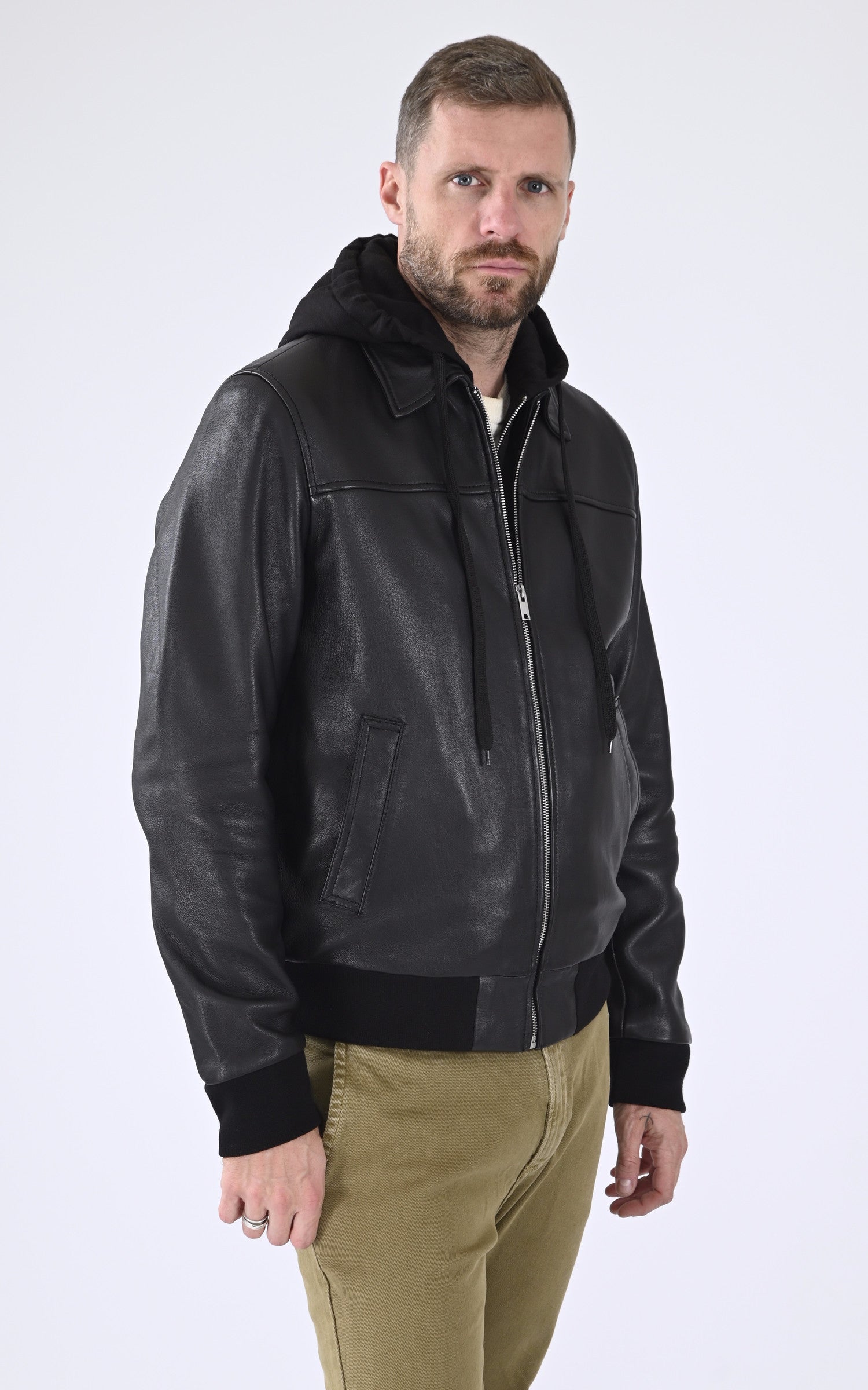 A "AMOS HOOD" Noir Serge Pariente Blouson Homme closed photo