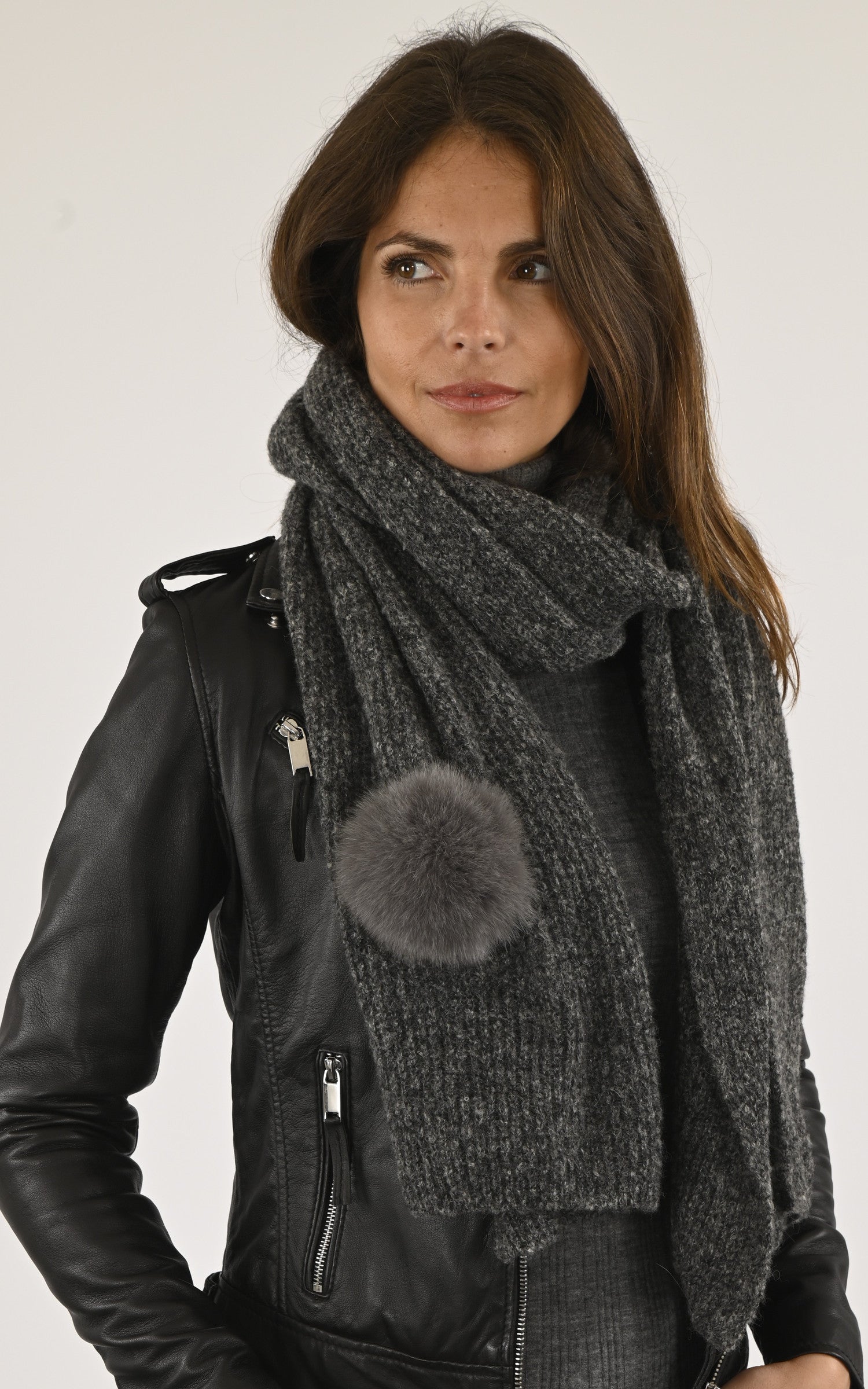 A "428/16" Gris Lea Clement Echarpe Femme closed photo