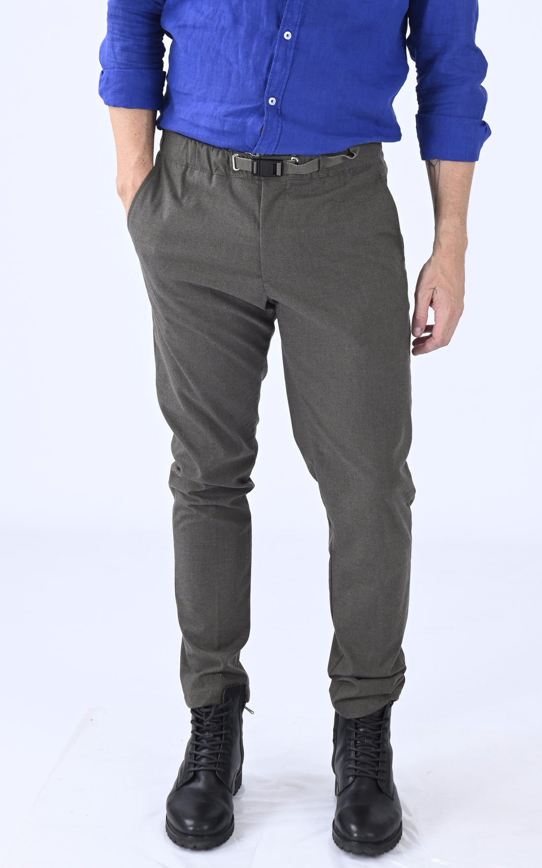 A "24WSU62 330" Taupe Whitesand Pantalon Homme closed photo