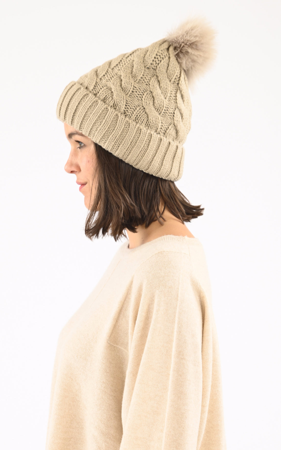 A "AMALIE-TN" Taupe Soia & Kyo Bonnet Femme opened photo