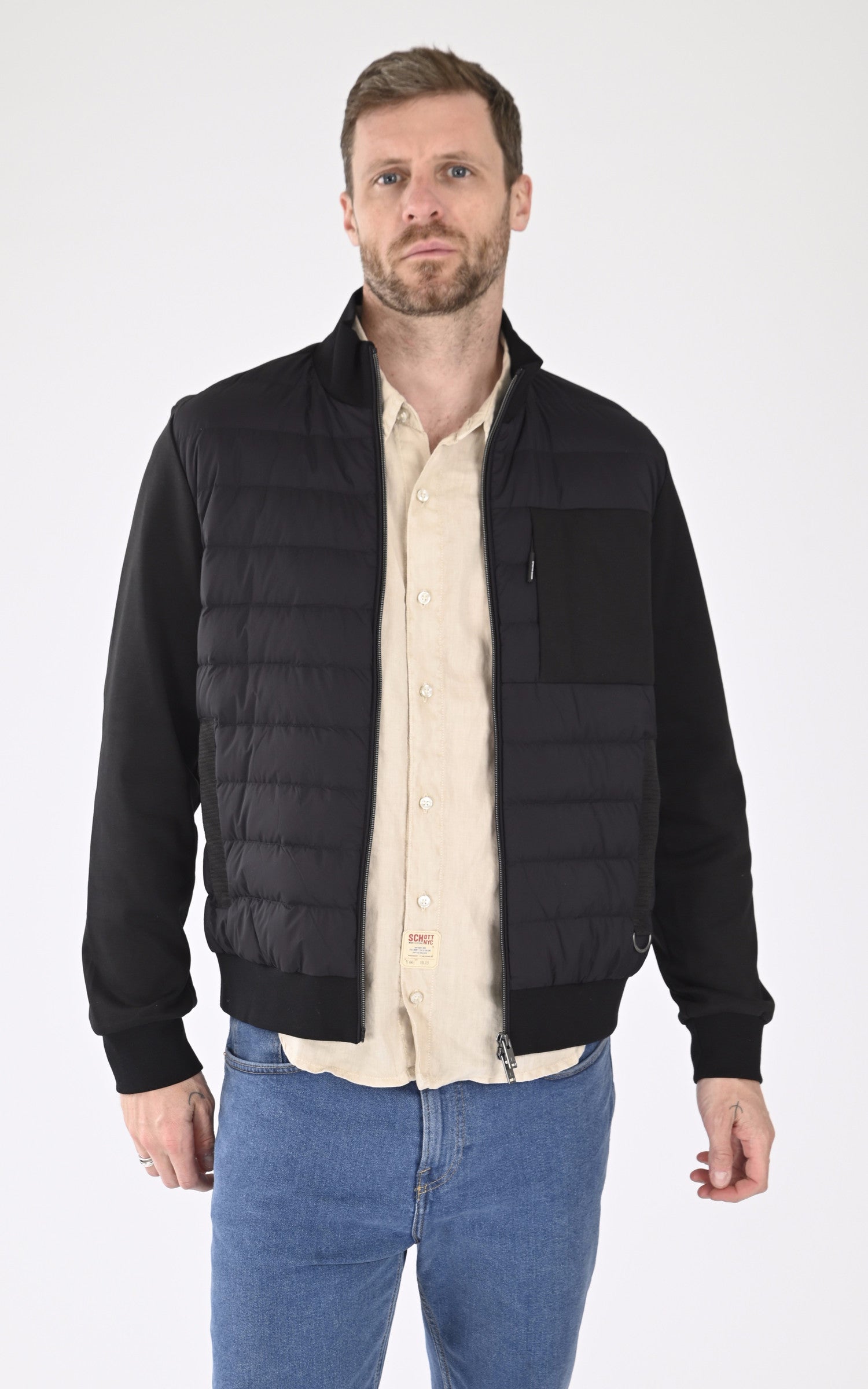 A "AIR DOWN CLARKE M15MS606" Noir Moose Knuckles Sweat Homme opened photo