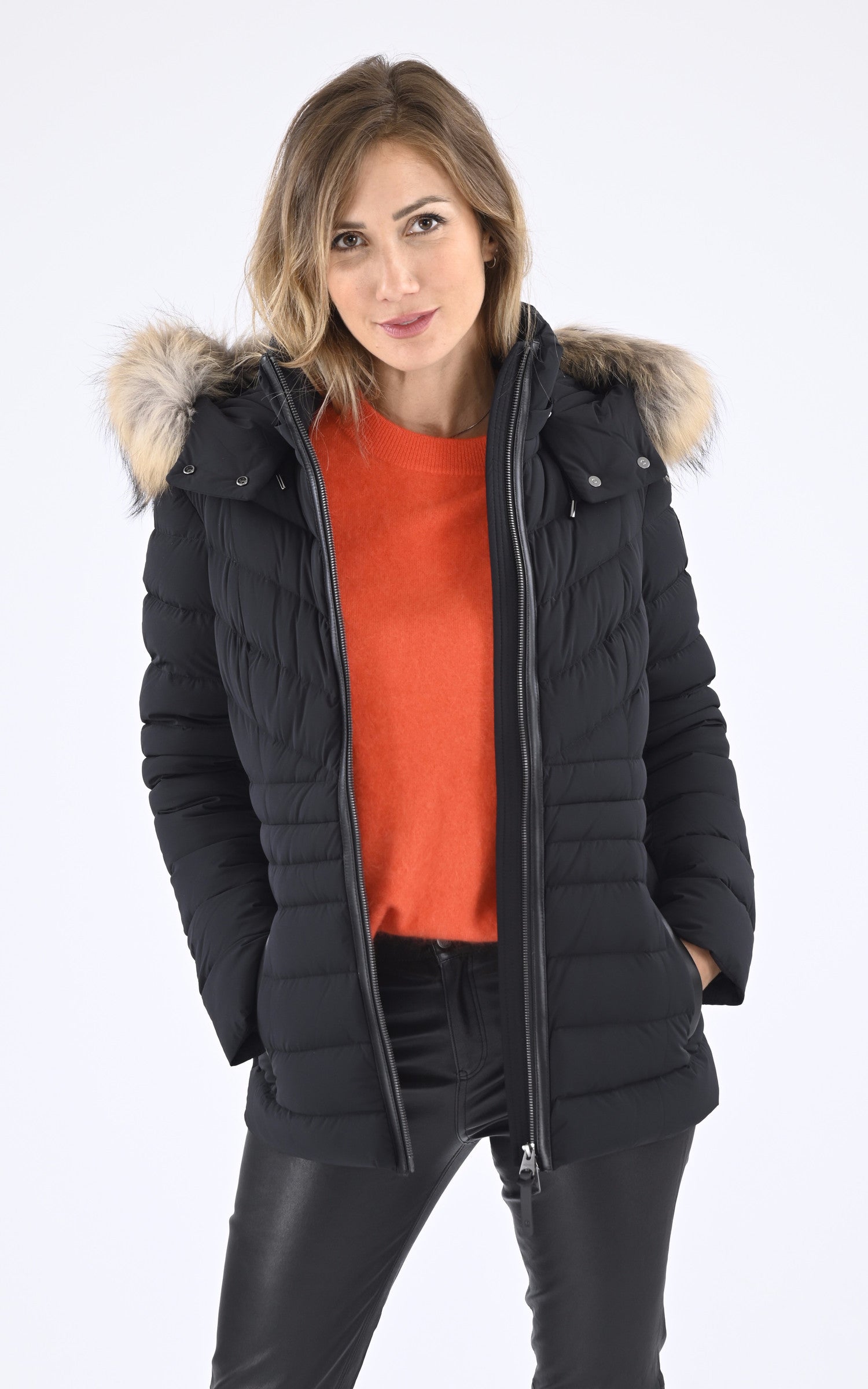 A "PATSY-F" Noir Mackage Ves Doudoune Femme opened photo 1