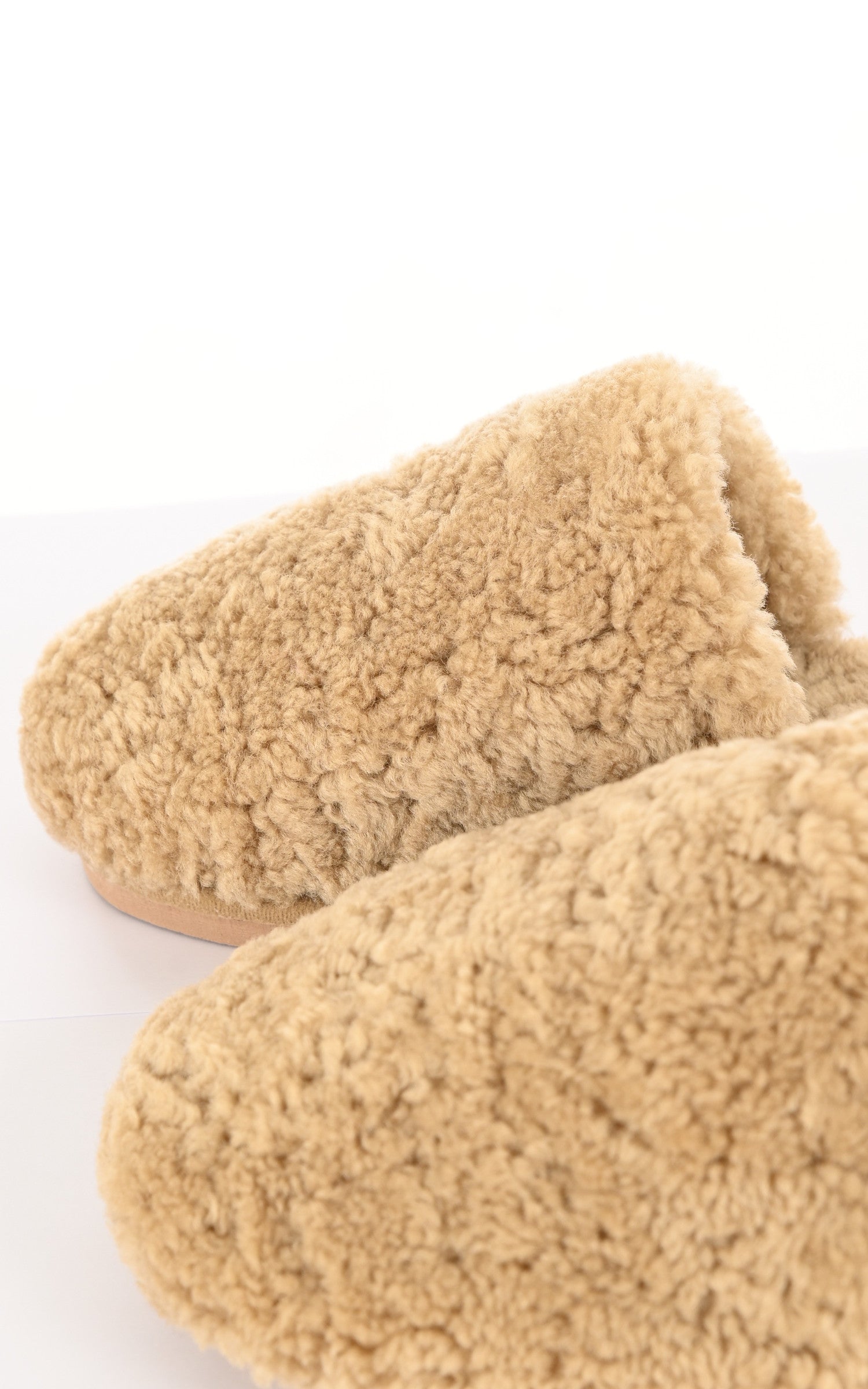 A "PANTOUFLES" Camel La Canadienne Chaussons Mixte details photo