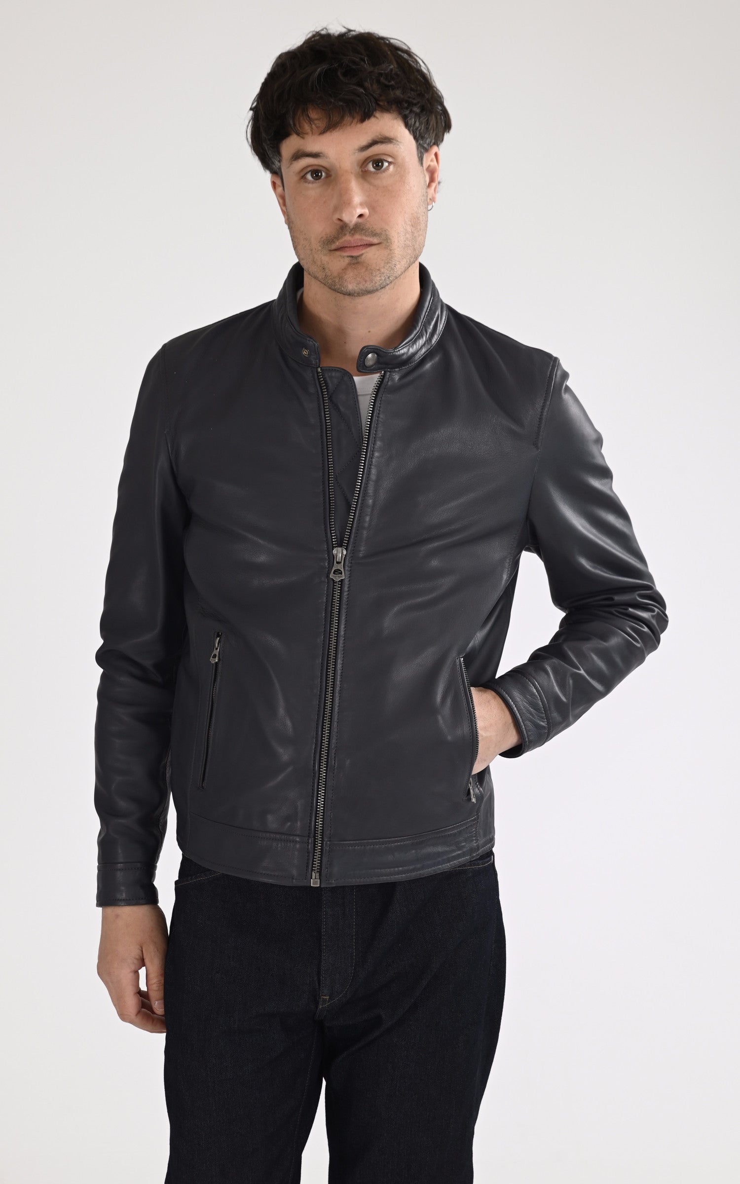 A "MERCER 103391" Bleu Marine Daytona 73 Blouson Homme closed photo