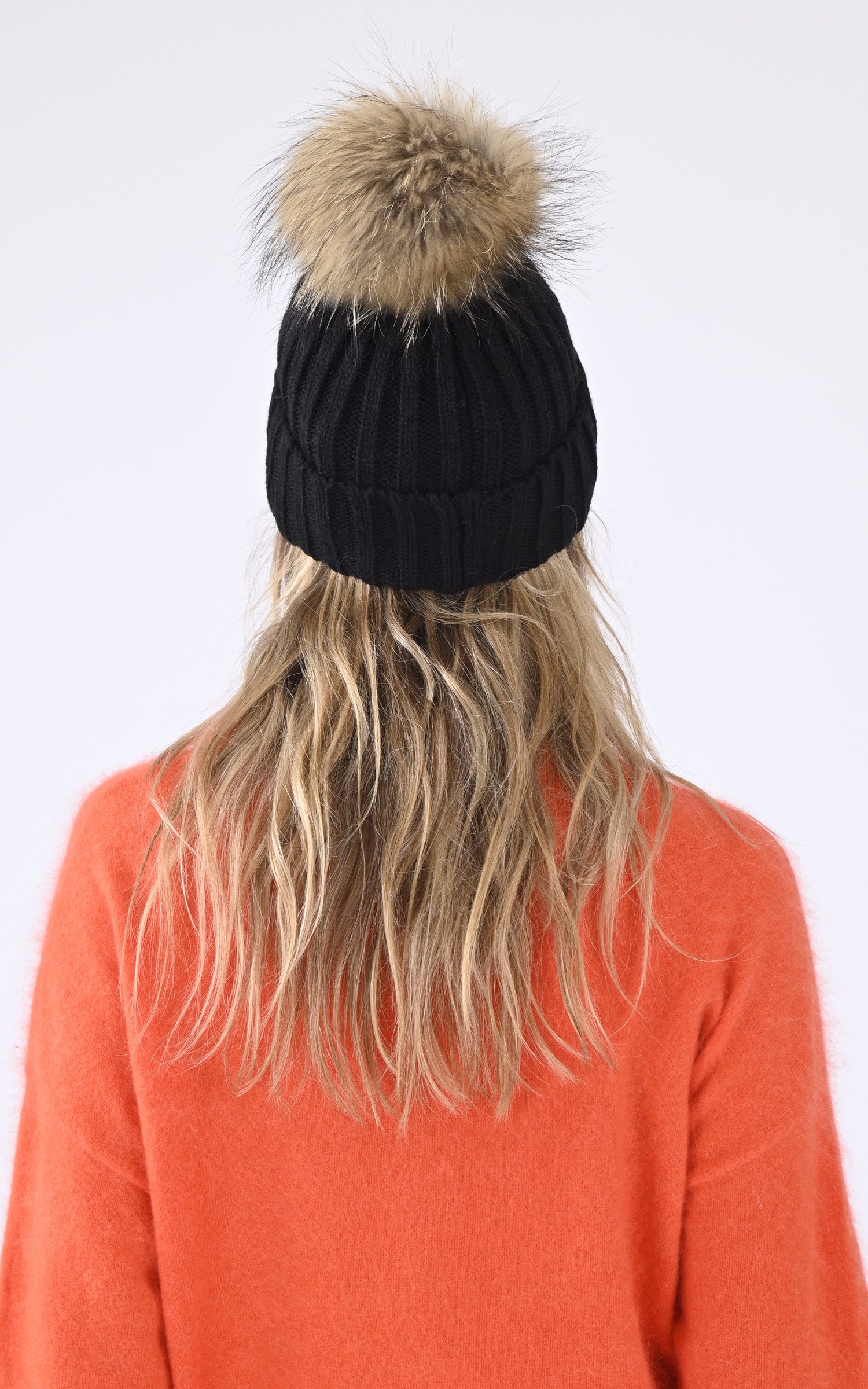 A "HAT POM POM" Noir Rock and Blue Bonnet Femme back photo