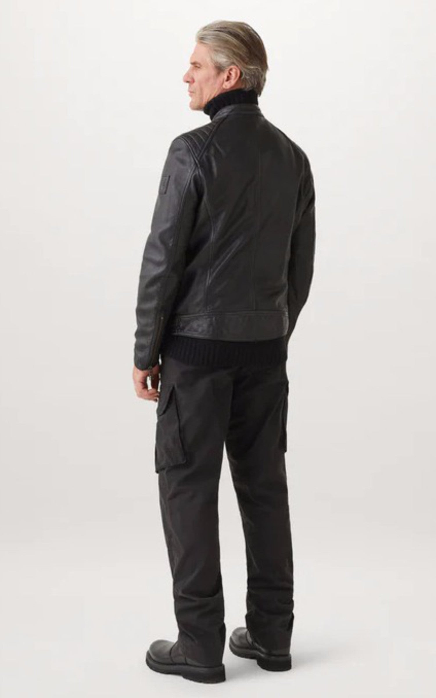 A "V RACER 100038" Noir Belstaff Blouson Homme interior photo