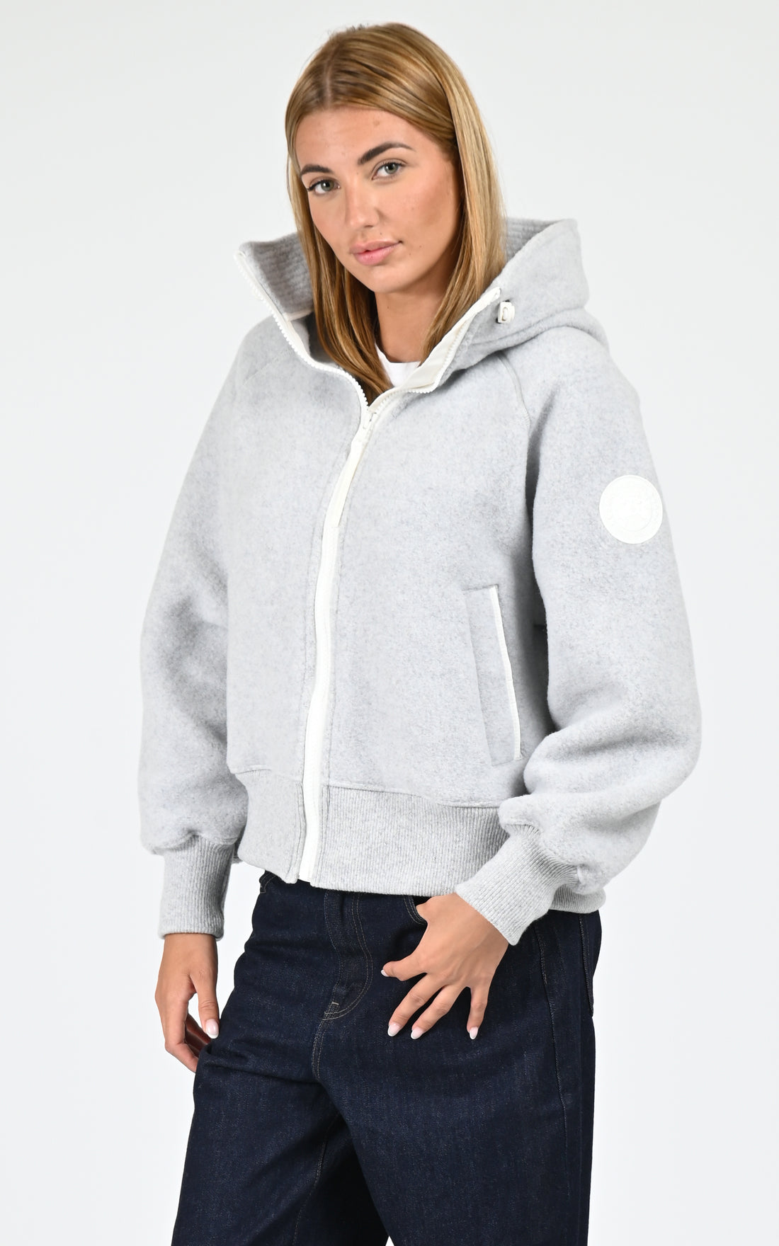 Blouson à capuche polaire gris