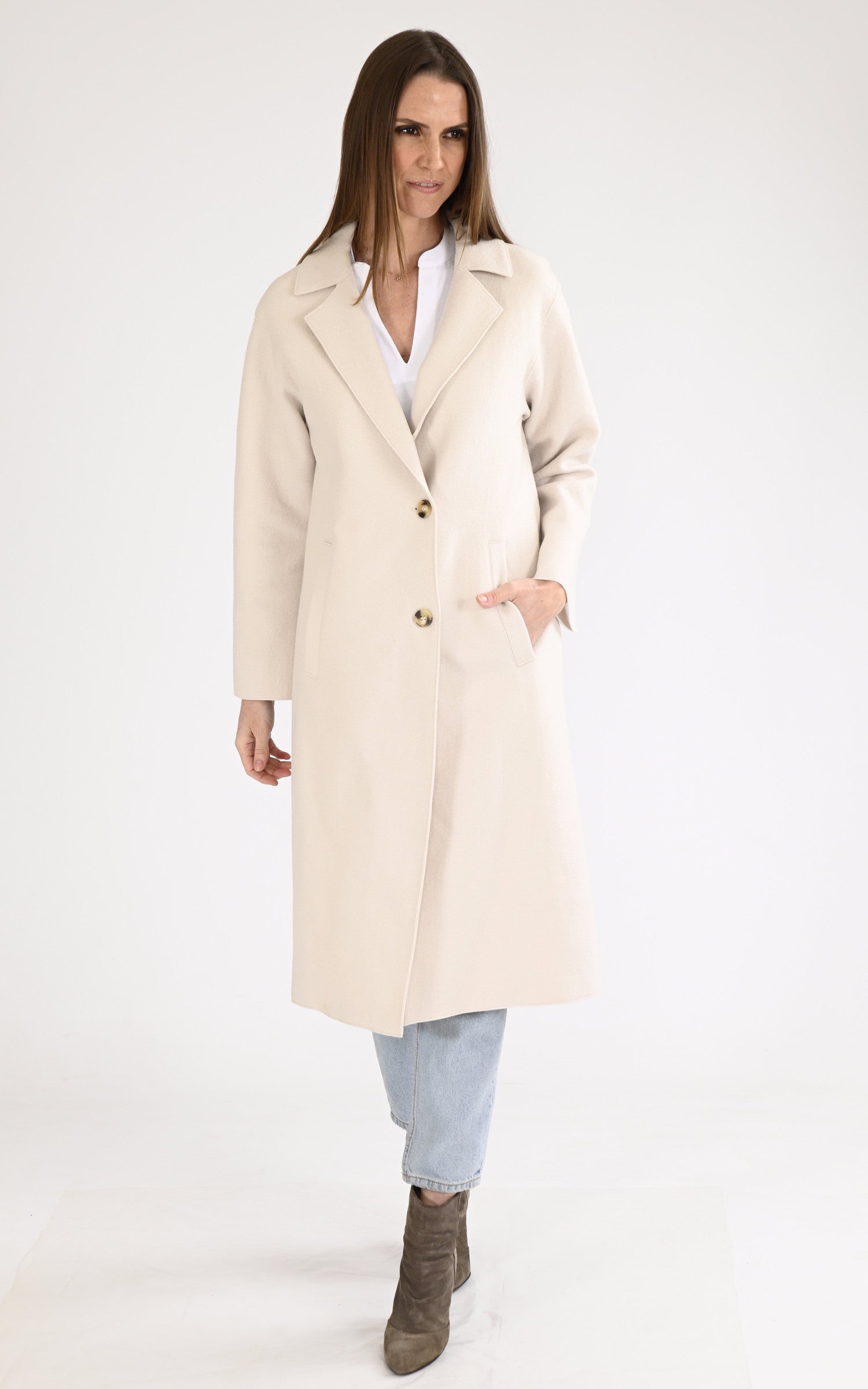 A &quot;SIMONE 65064&quot; Beige Oakwood Manteau Femme closed photo
