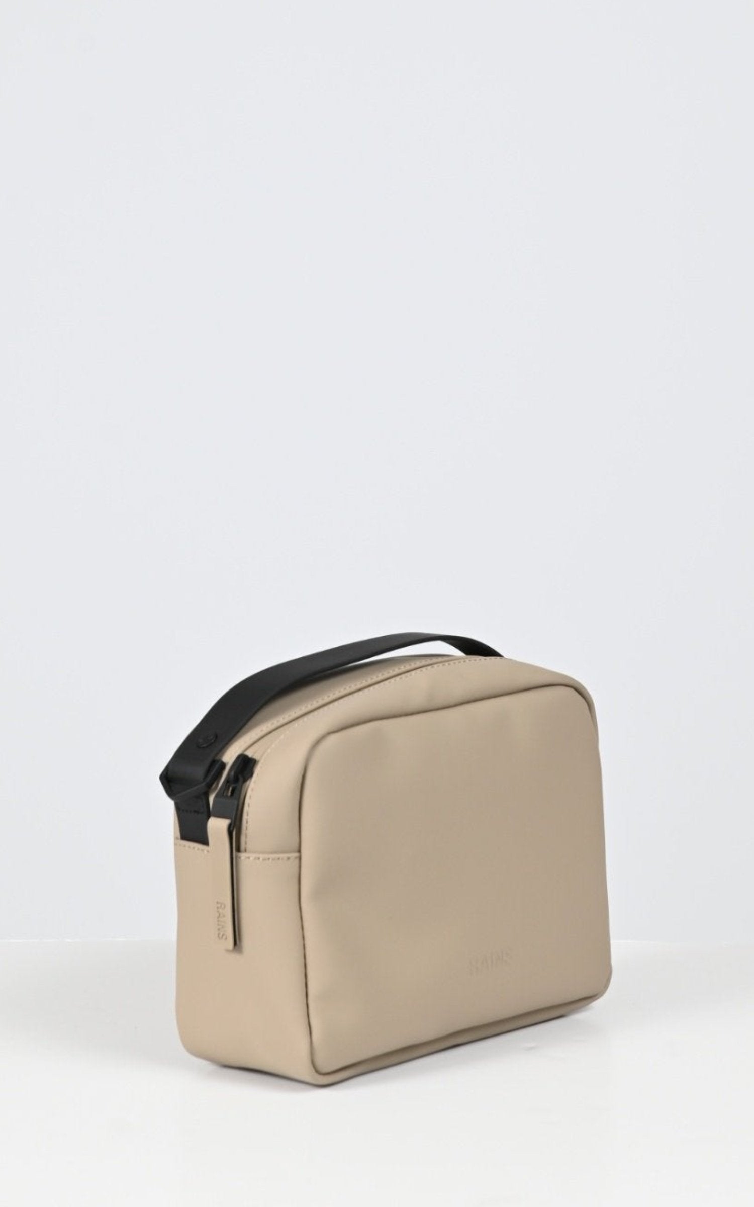 Sac Textile Mixte Rains, modèle 14100 box bag de couleur beige 133 2