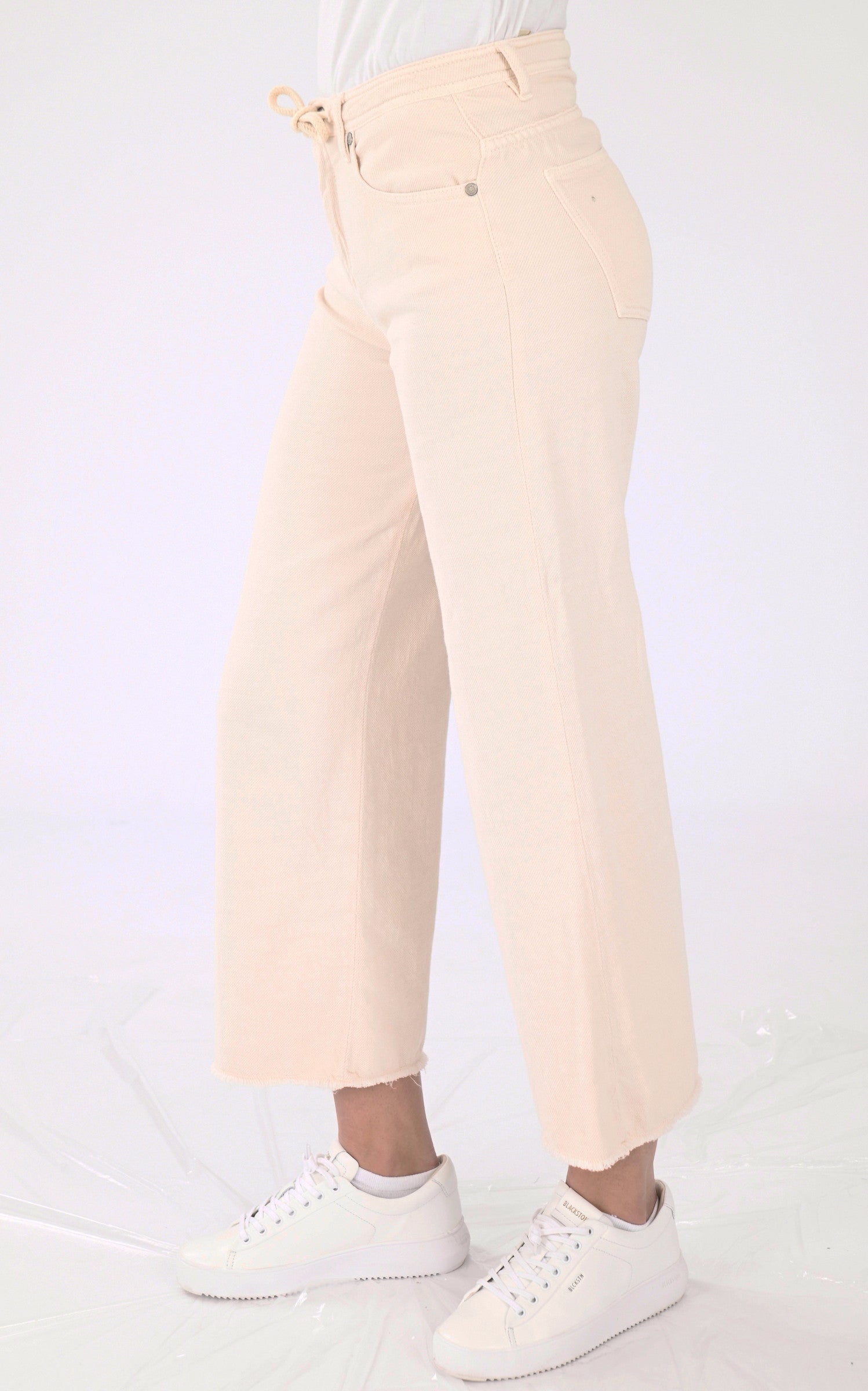A &quot;AUGUSTE&quot; Beige Denim Studio Pantalon Femme back photo