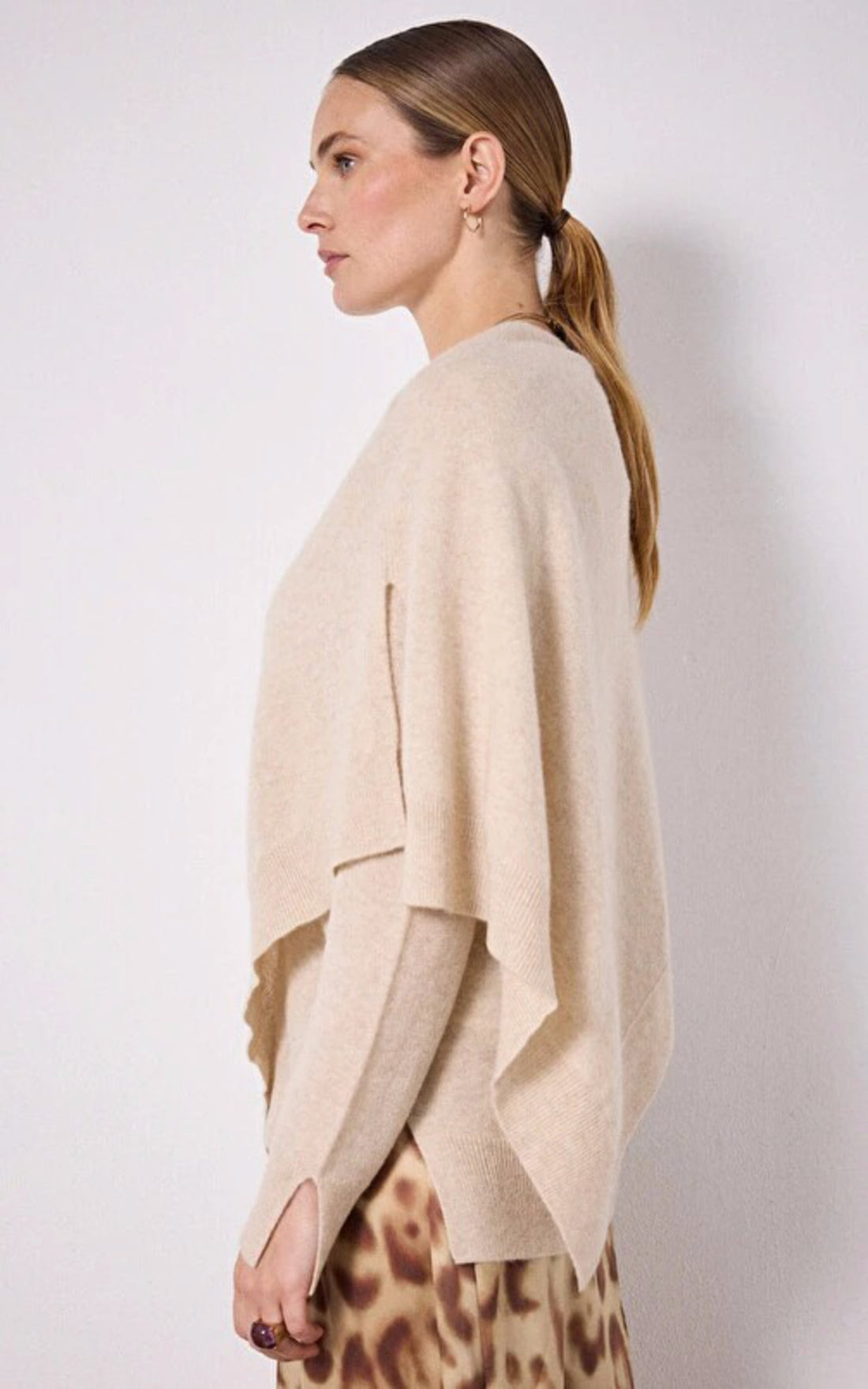 A &quot;AUGUSTE 4601042C&quot; Beige Notshy Cape Femme opened photo