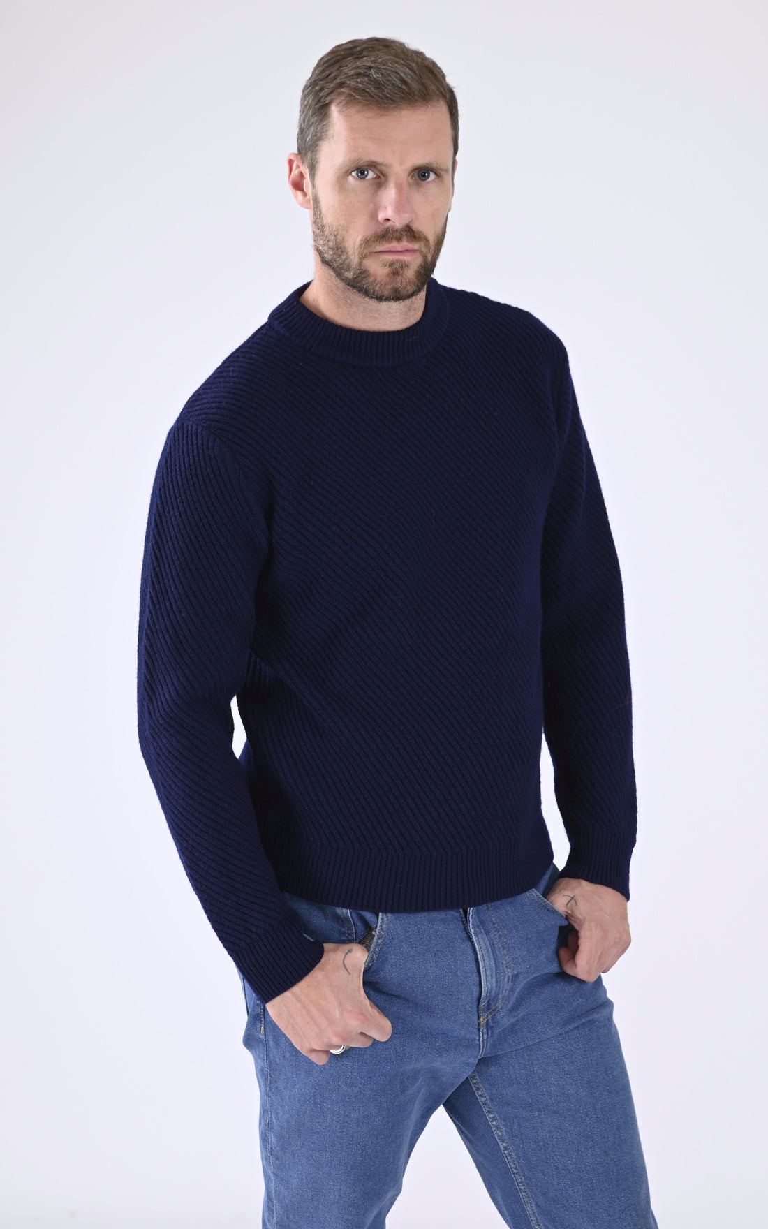 A &quot;COLUMBIA K052MAI22&quot; Bleu Foncé Maison Standards Pull Homme opened photo