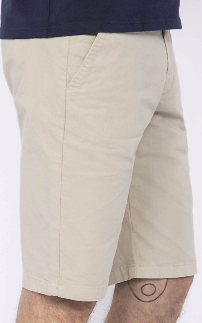 A &quot;TRJO30&quot; Beige Schott Bermuda Homme details photo