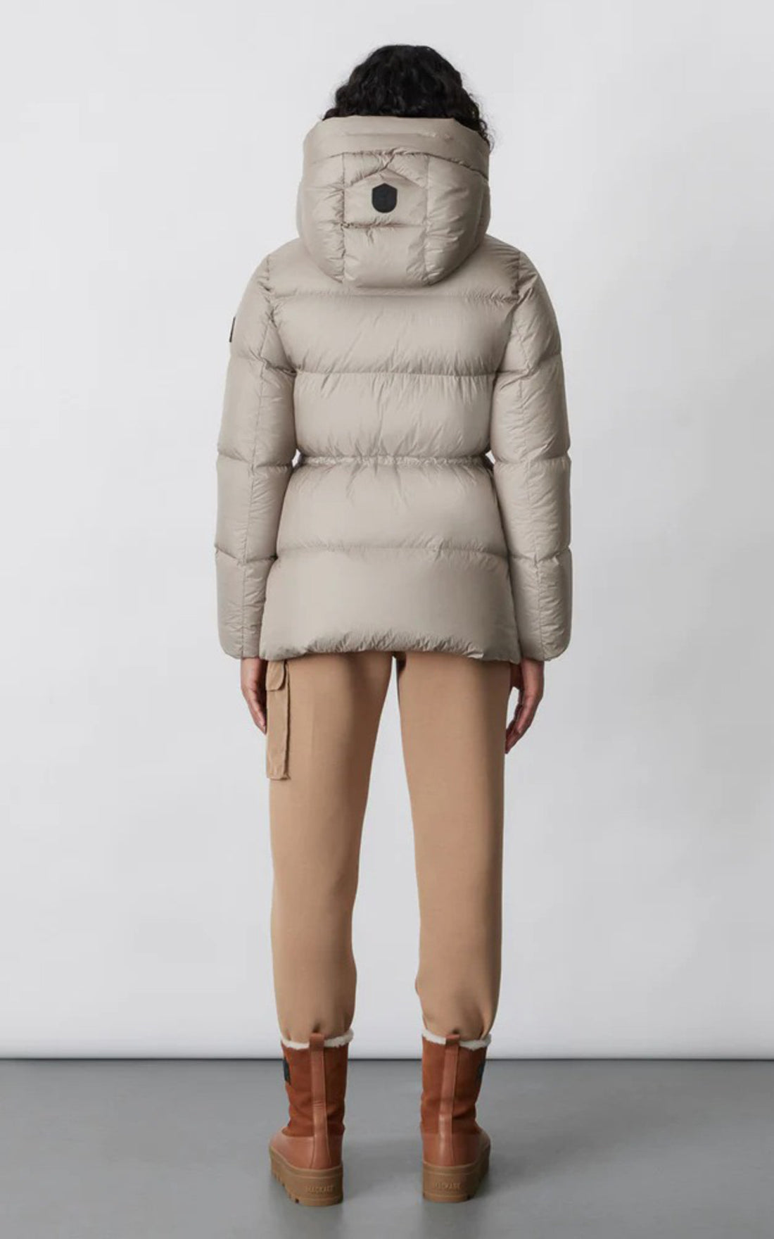 A &quot;FREYA&quot; Beige Mackage Ves Doudoune Femme opened photo
