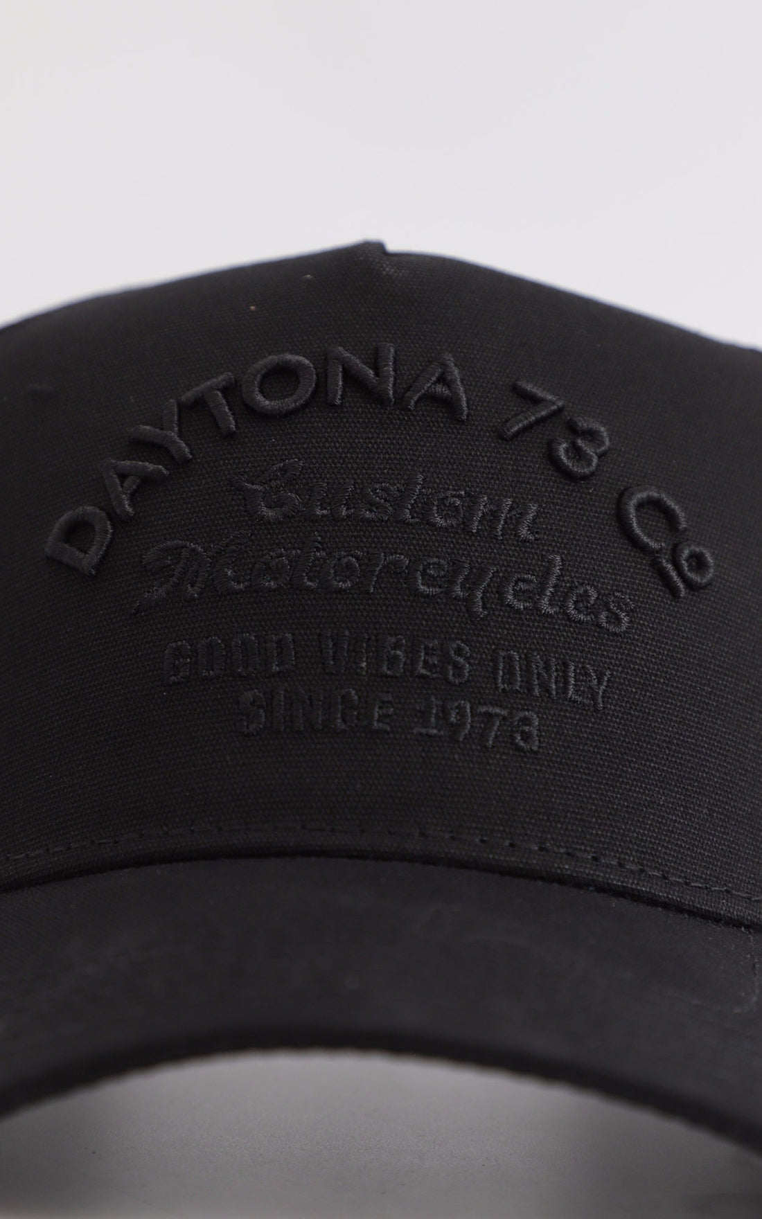 A &quot;PLYMOUTH 103049&quot; Noir Daytona 73 Casquette Homme opened photo