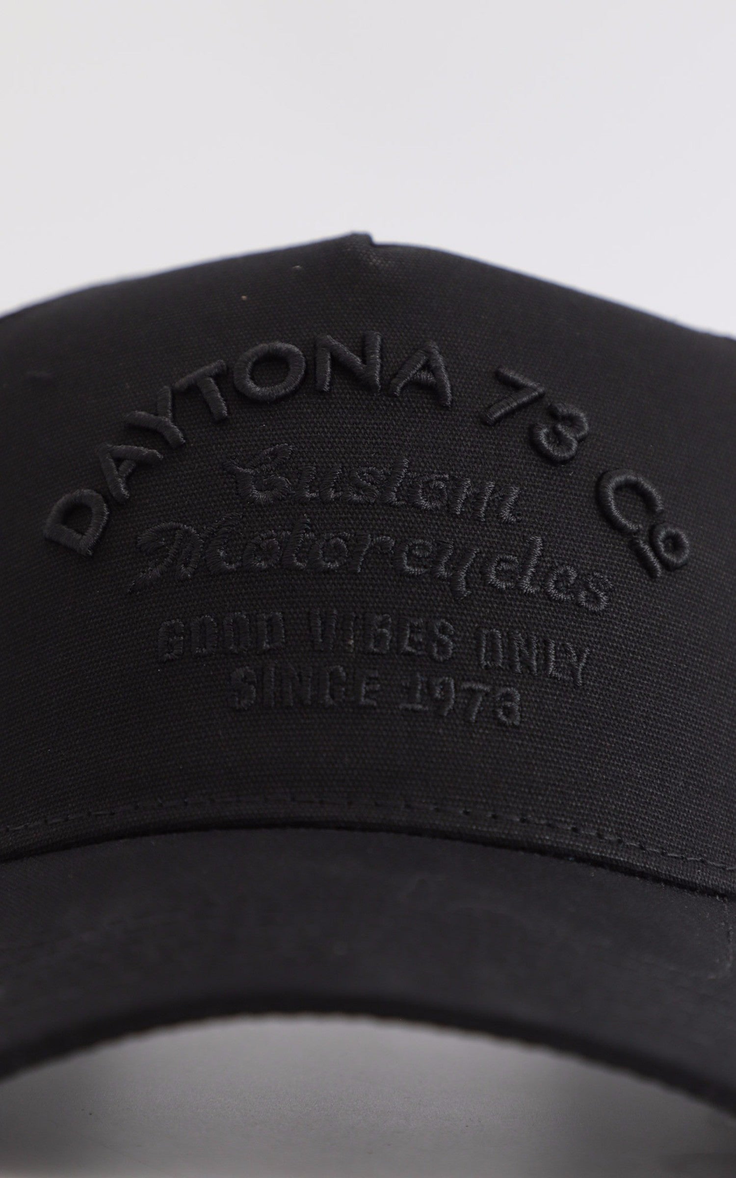A &quot;PLYMOUTH 103049&quot; Noir Daytona 73 Casquette Homme back photo