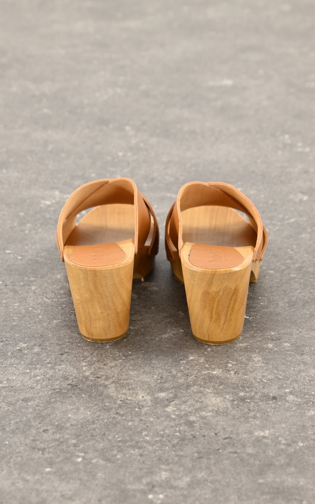 A &quot;ARLINE&quot; Cognac Hoof sabots Femme opened photo