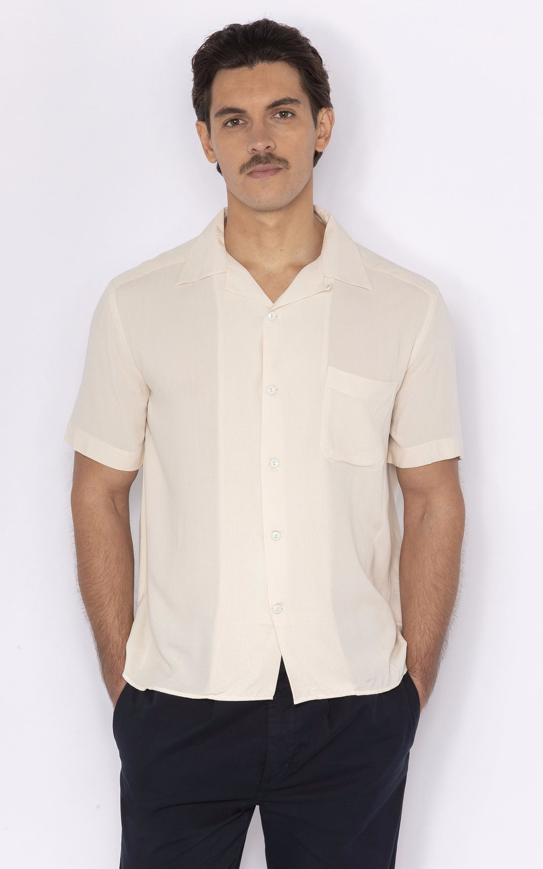 A "CH01" Ecru Rivieras Chemise Homme opened photo