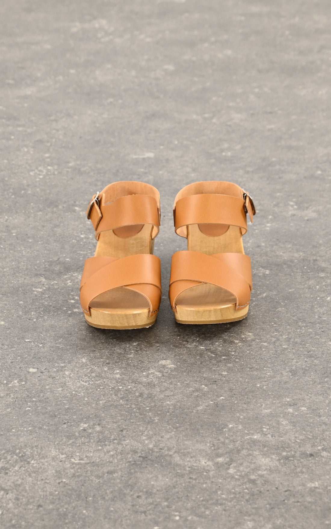 A &quot;MIREILLE&quot; Cognac Hoof sabots Femme opened photo
