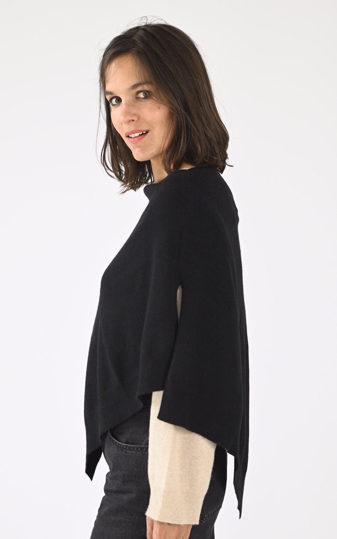A &quot;AUGUSTE 4501042C&quot; Noir Notshy Cape Femme opened photo
