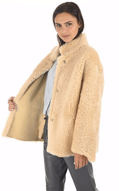 A &quot;MARETIS FF&quot; Ecru La Canadienne 3/4 Femme interior photo